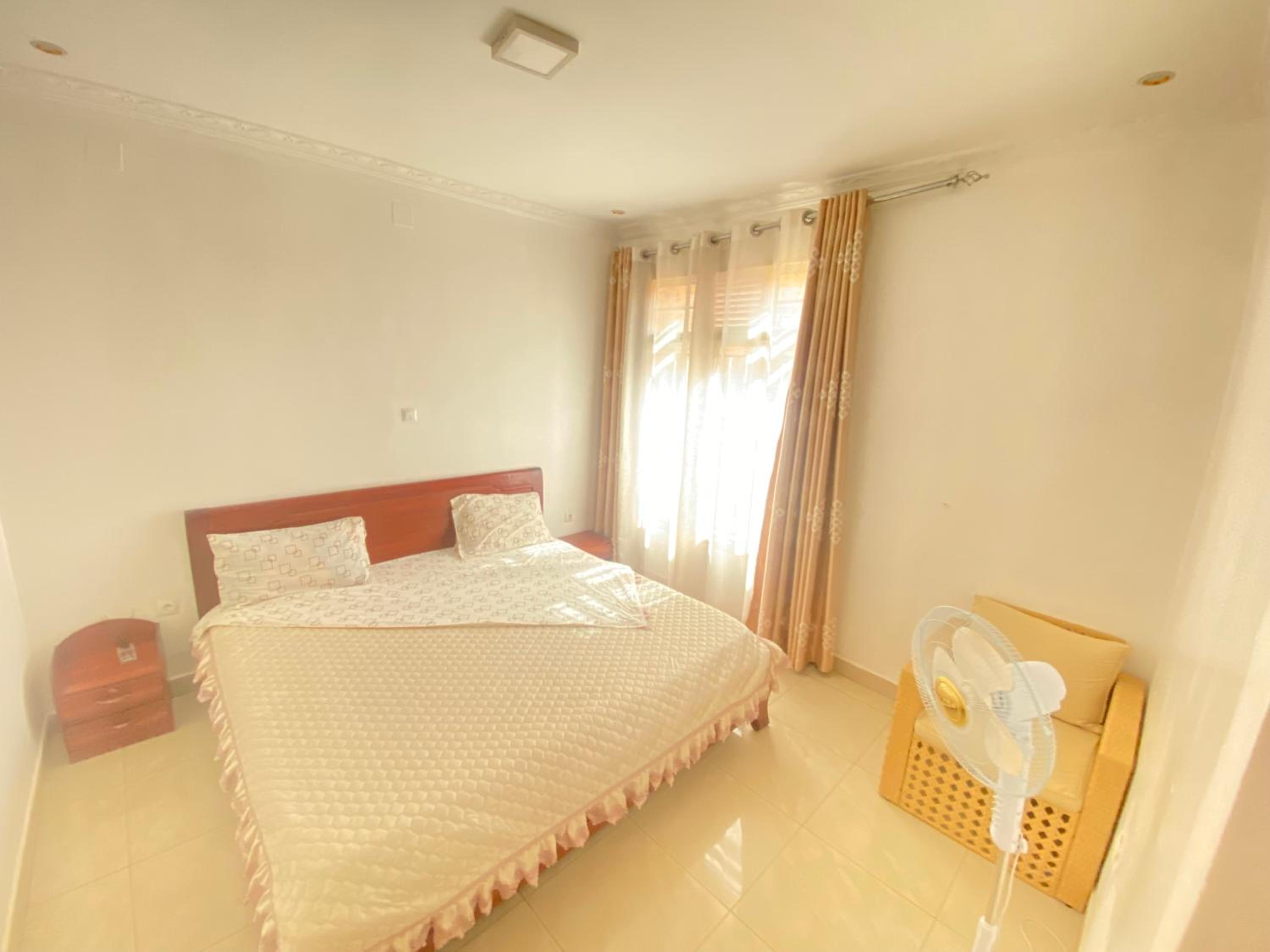 Luxurious very spacious 6 bedrooms villa with pool located in Gacuriro,close to simba center and a 12mins drive to downtown kigali view 2