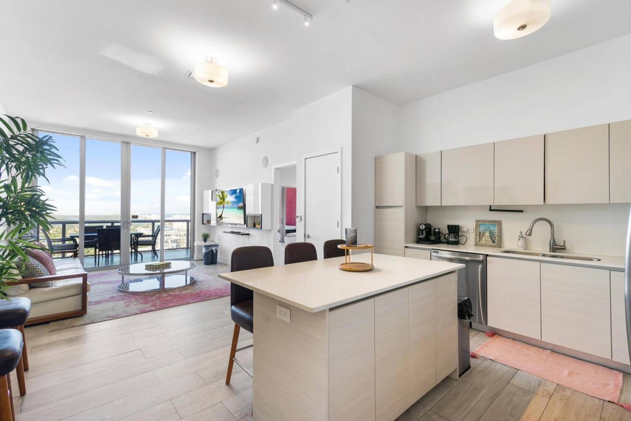 Top Floor Luxury Penthouse with Private Roof Deck view 4