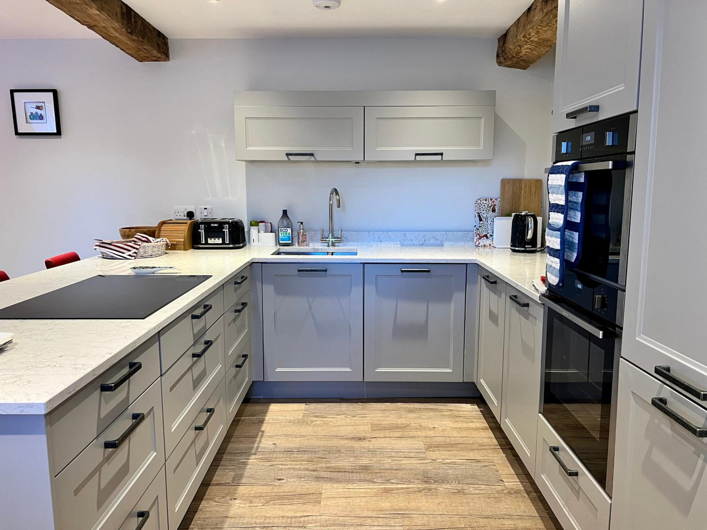 Cottage - Sleeps 6 - Garden & Parking view 4