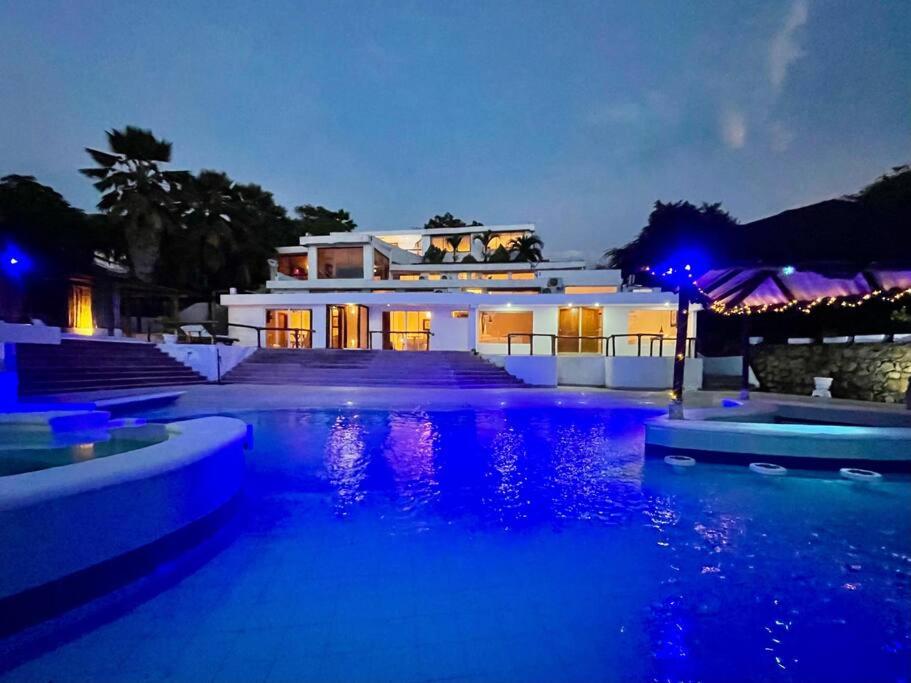 Casa blanca Playa Mendoza