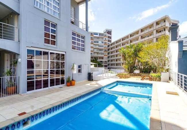 Trendy Green Point Retreat view 3