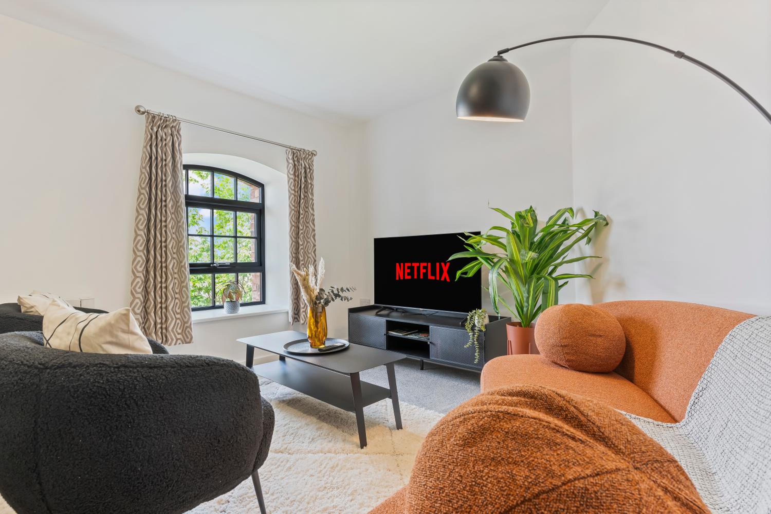 Lovely 2 Bedroom Apartment in Burton view 3