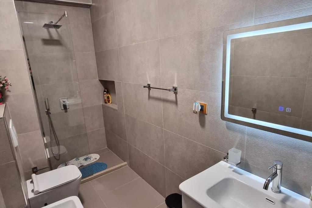 Bora Home Albania me vetshërbim 24 orë pranë Liqenit