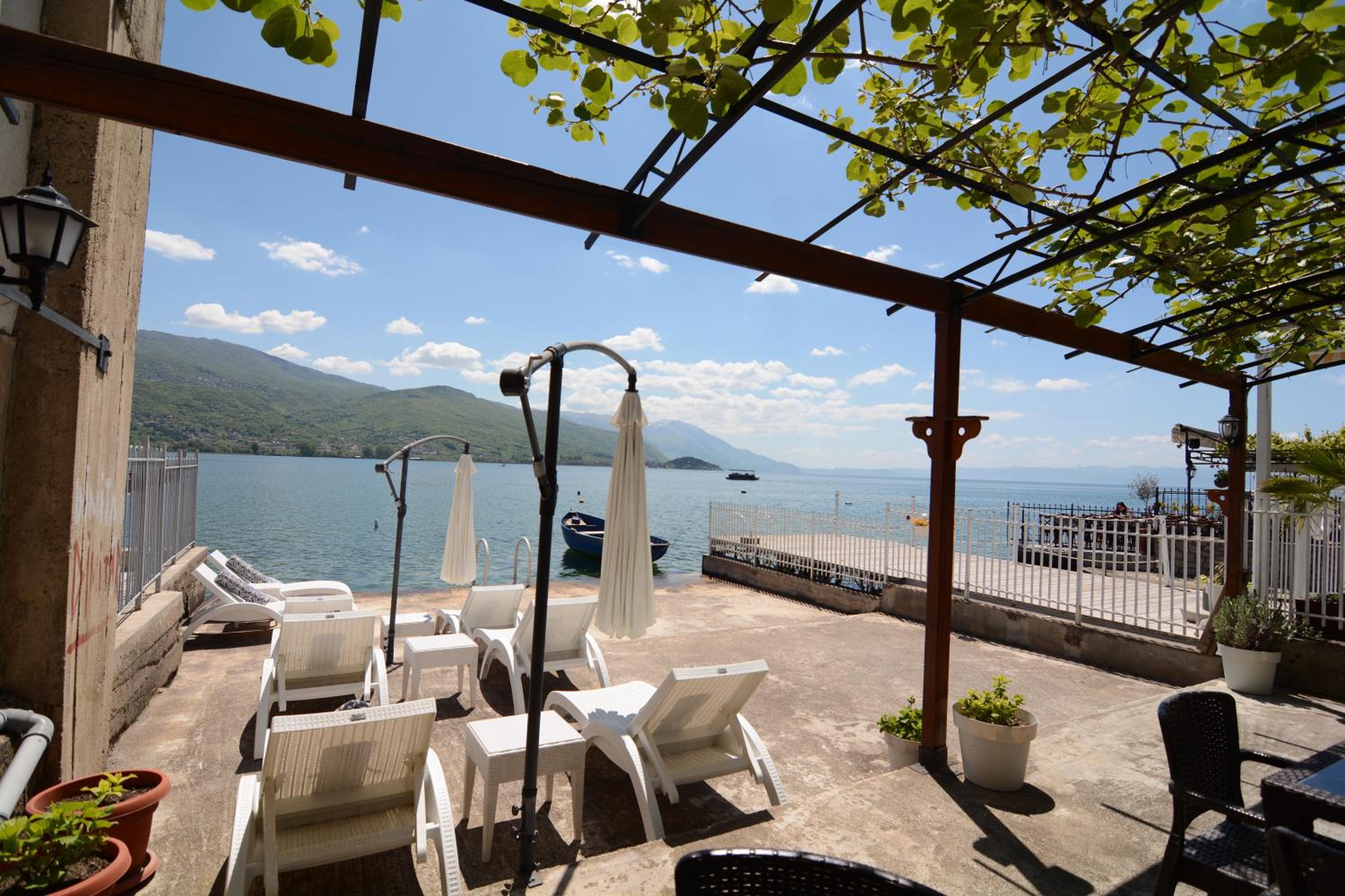 Beachfront Apartments Bojadzi view 2