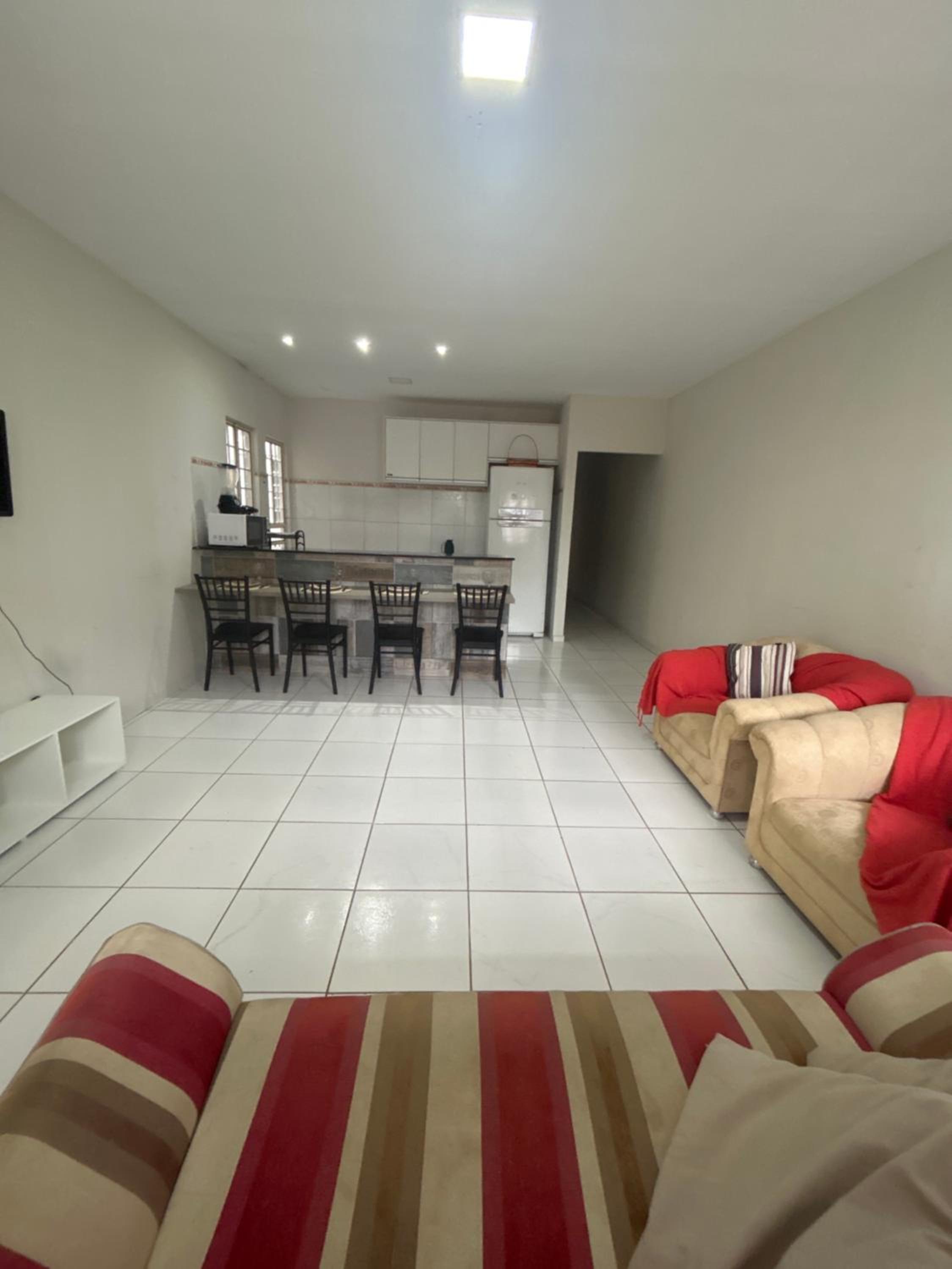 Até 08 pessoas, próximo ao shopping com garagem