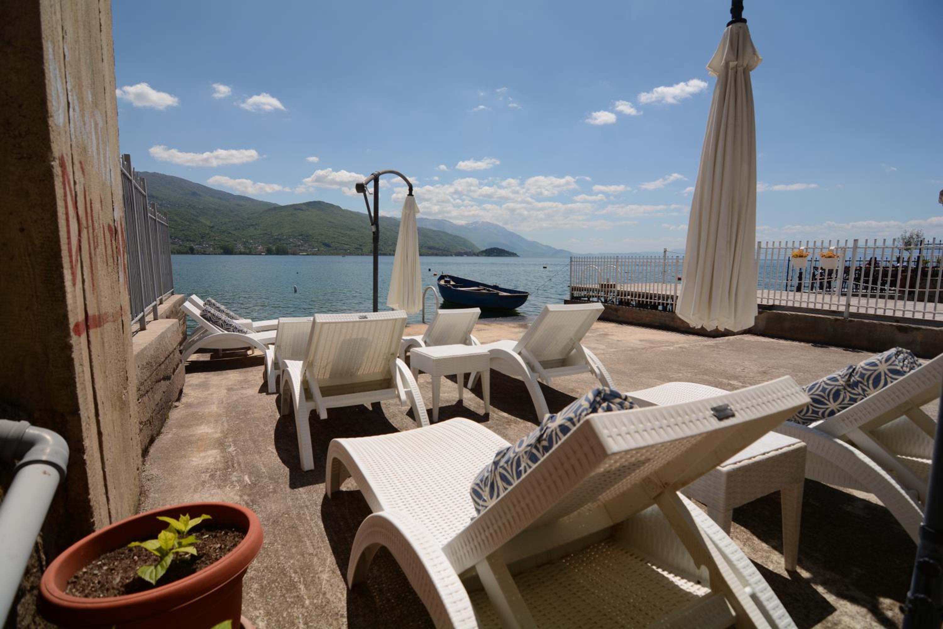 Beachfront Apartments Bojadzi view 3