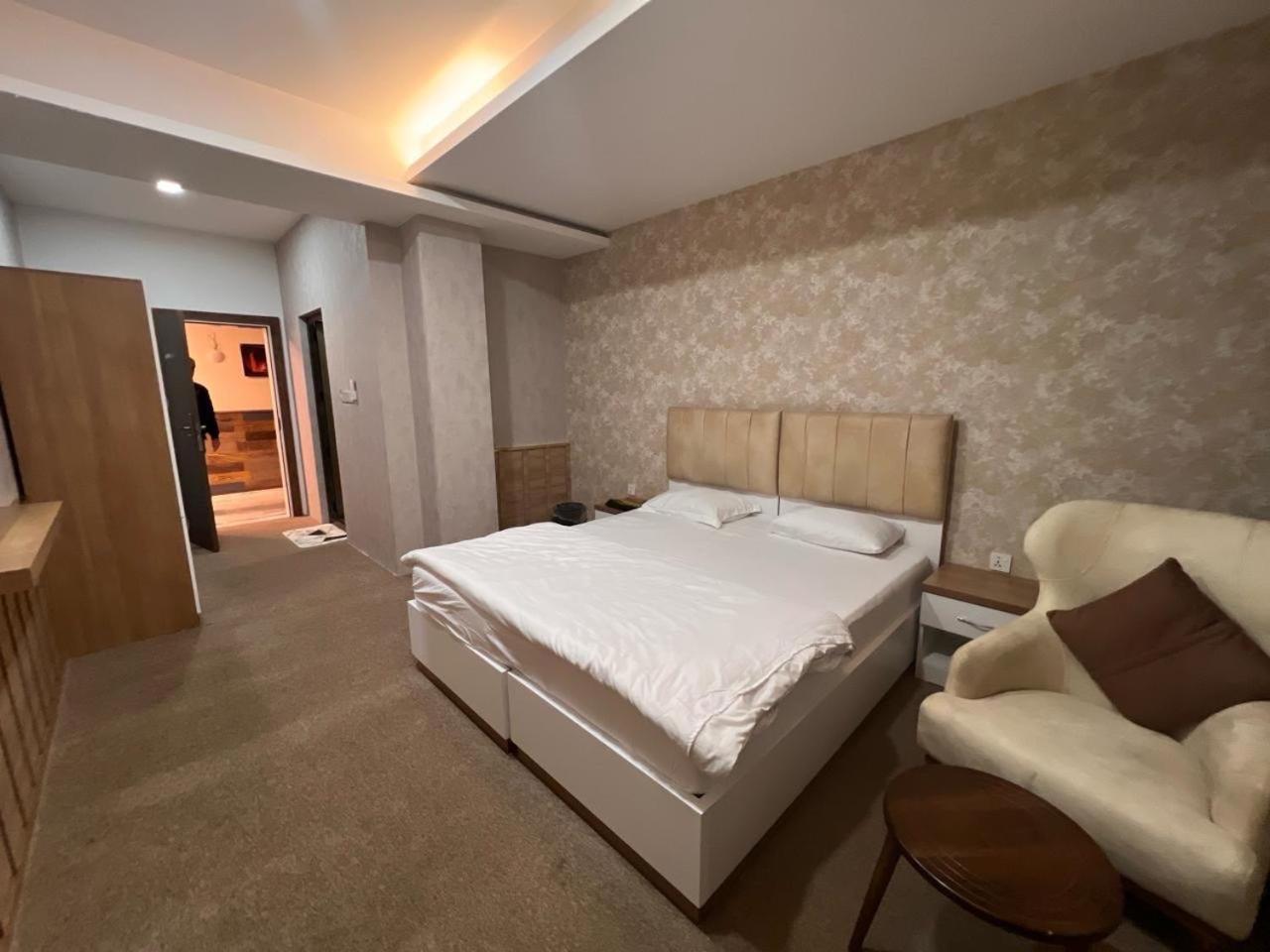 Lara Hotel