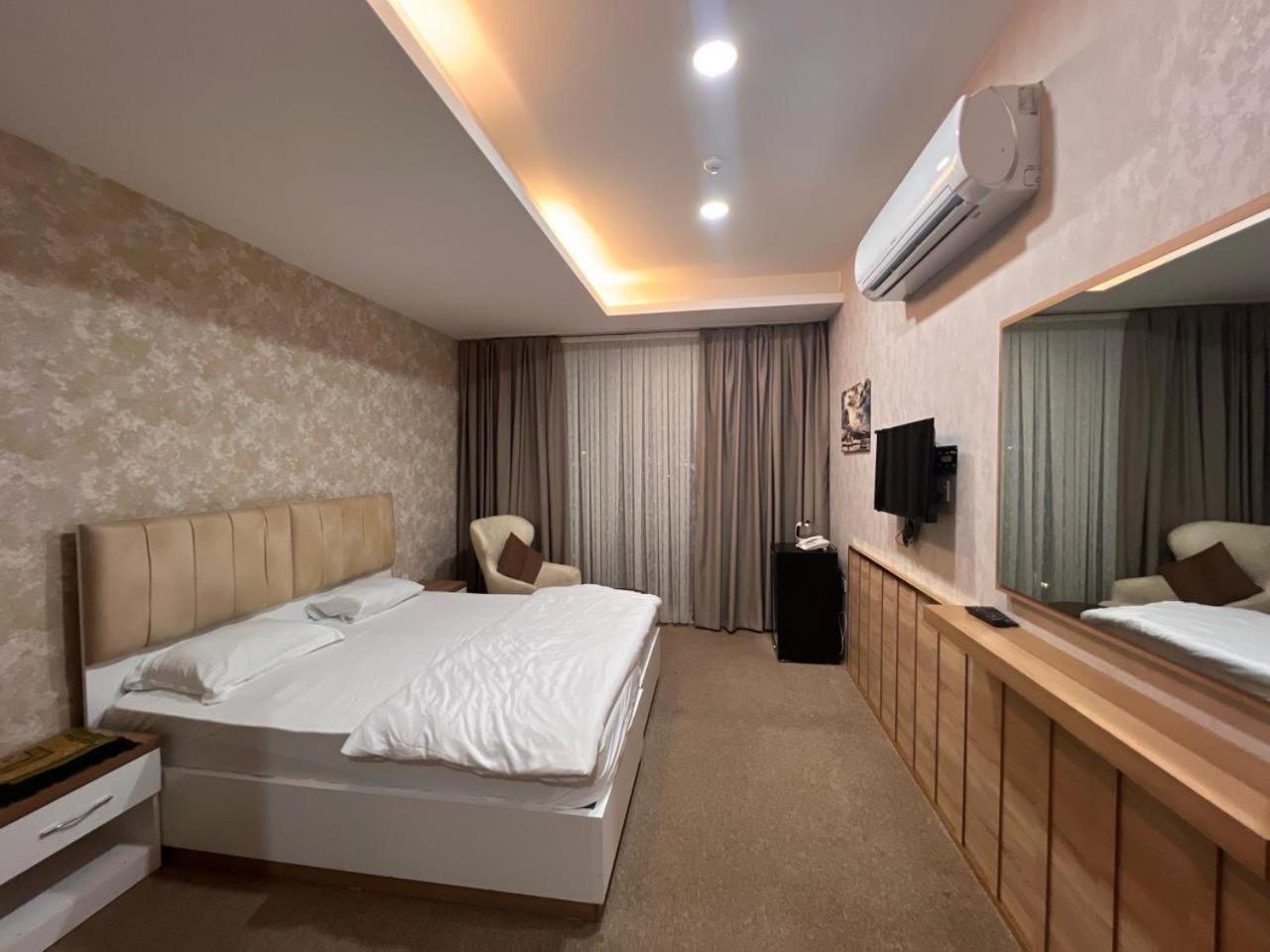 Lara Hotel
