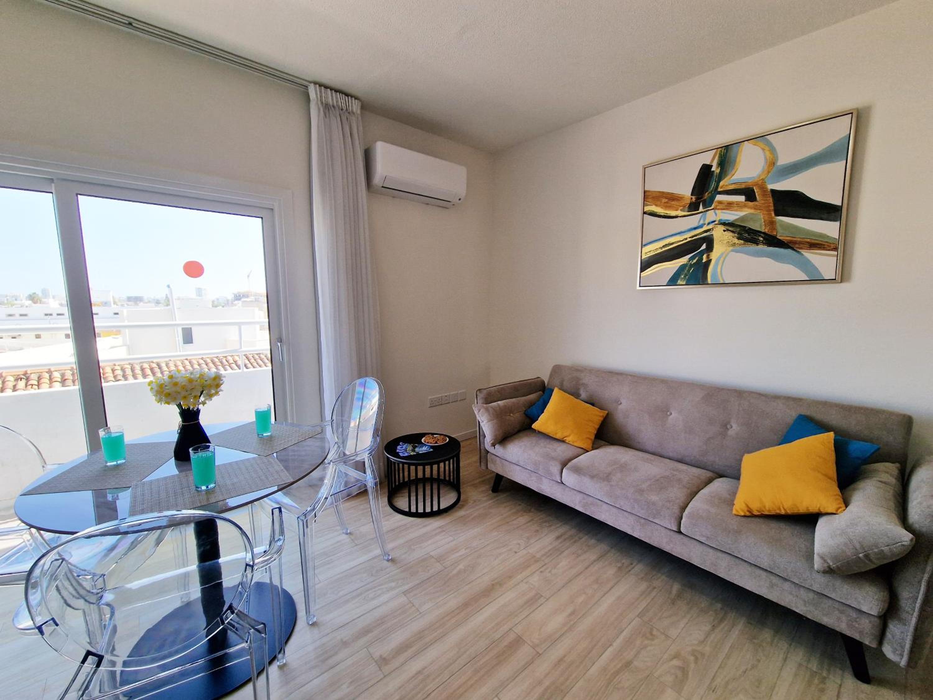 Kitieos Central Apartment with Sea View