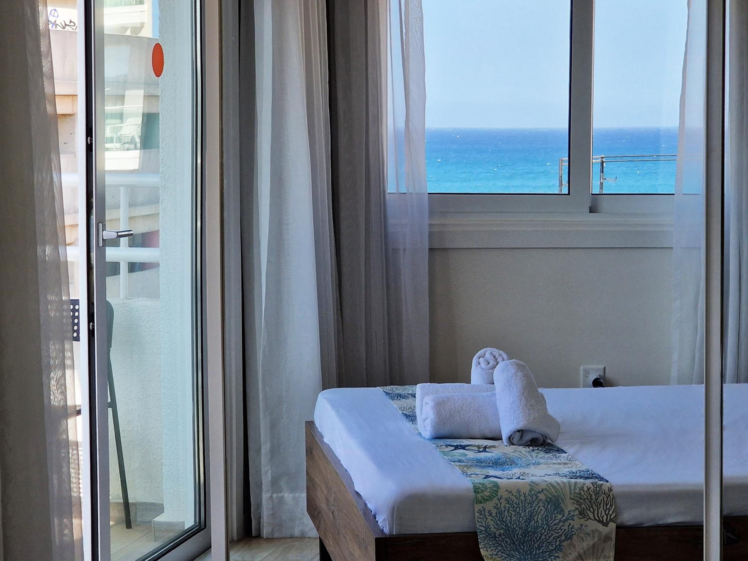 Kitieos Central Apartment with Sea View