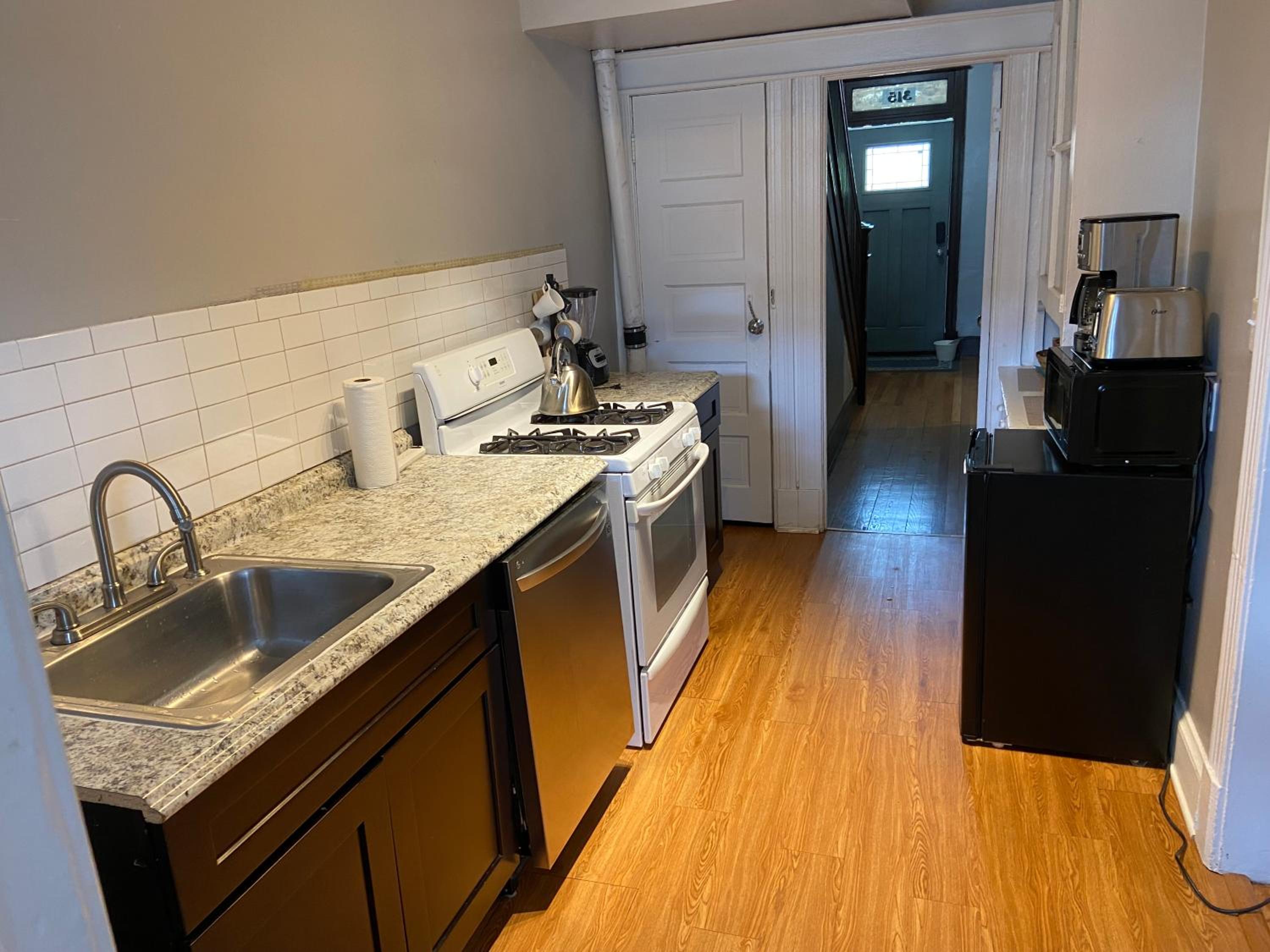 3 BR TH free Parking Walk 2 Metro photo 3