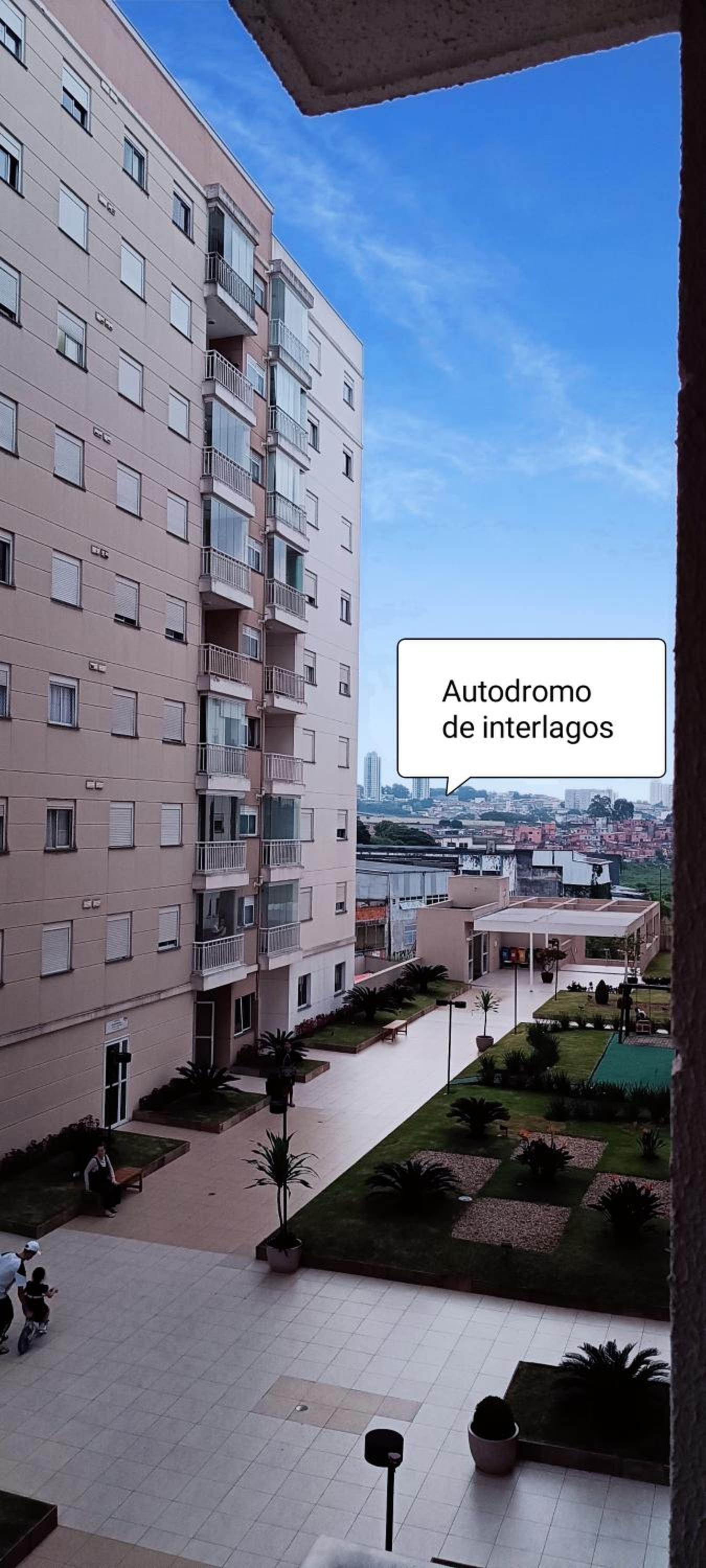 Próximo autódromo de interlagos há 450 metros