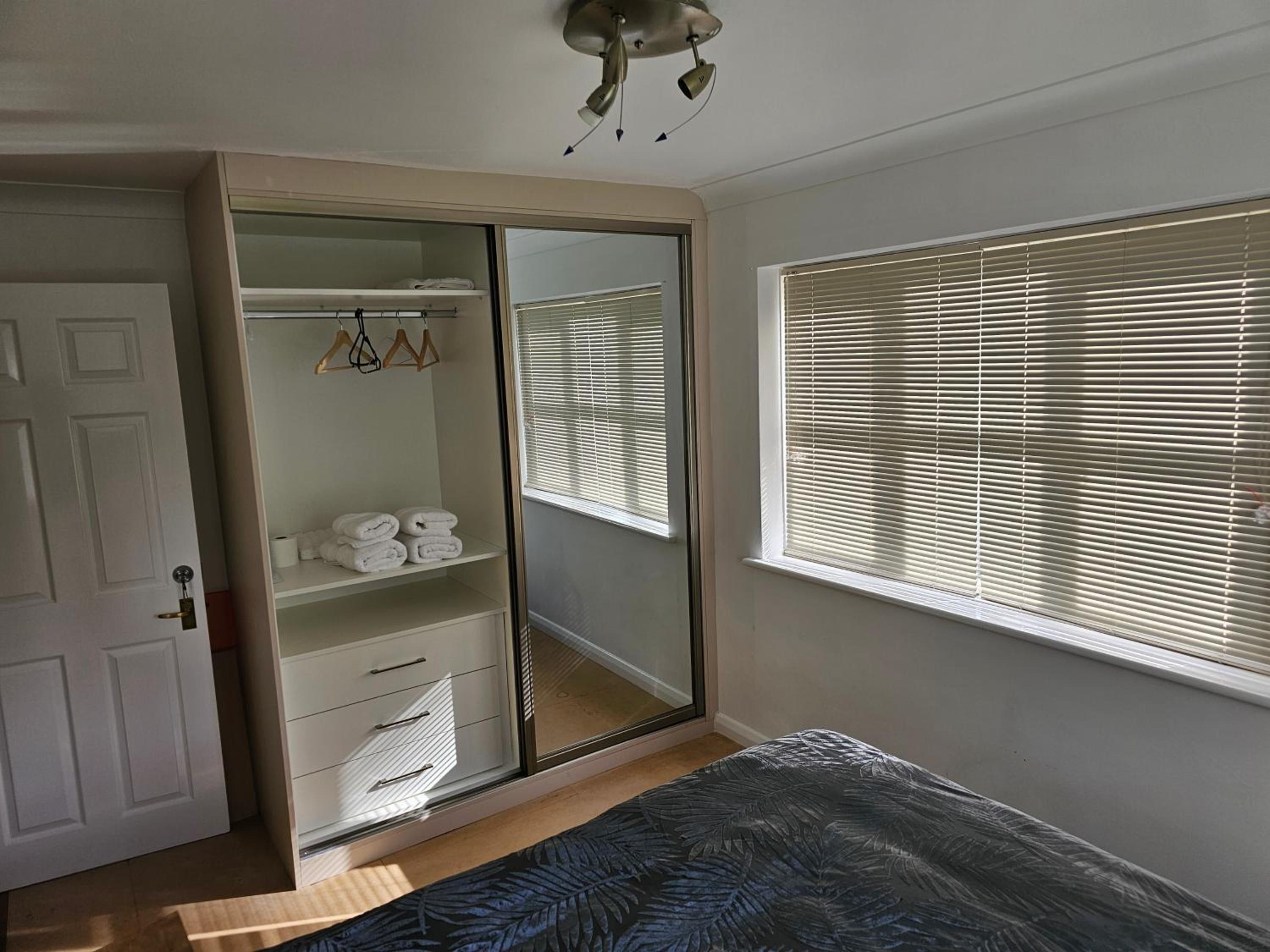 Peaceful room on sharing flat in Wimbledon