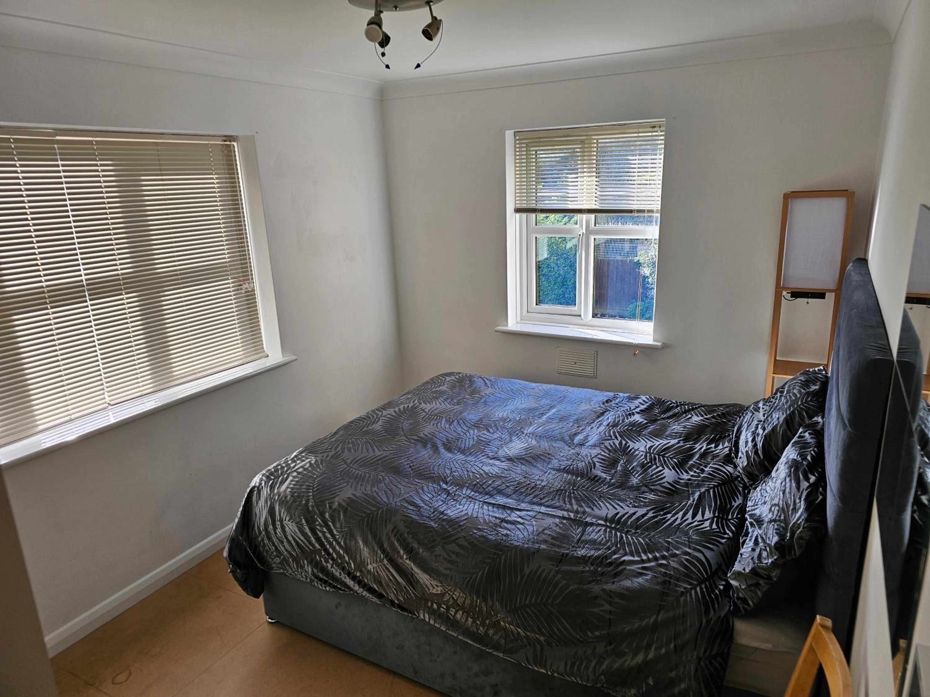 Peaceful room on sharing flat in Wimbledon