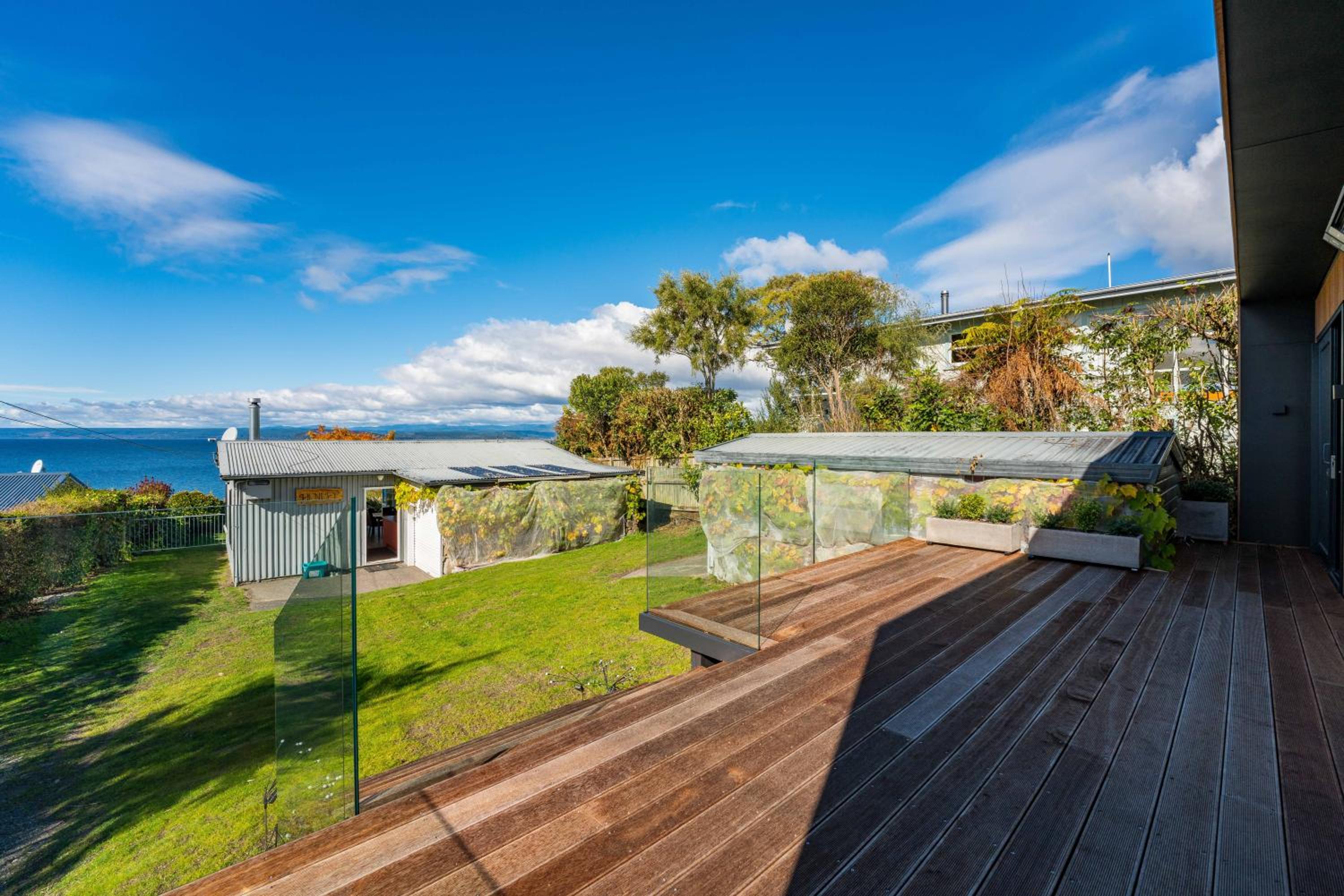 Henley - Omori Holiday Home view 3