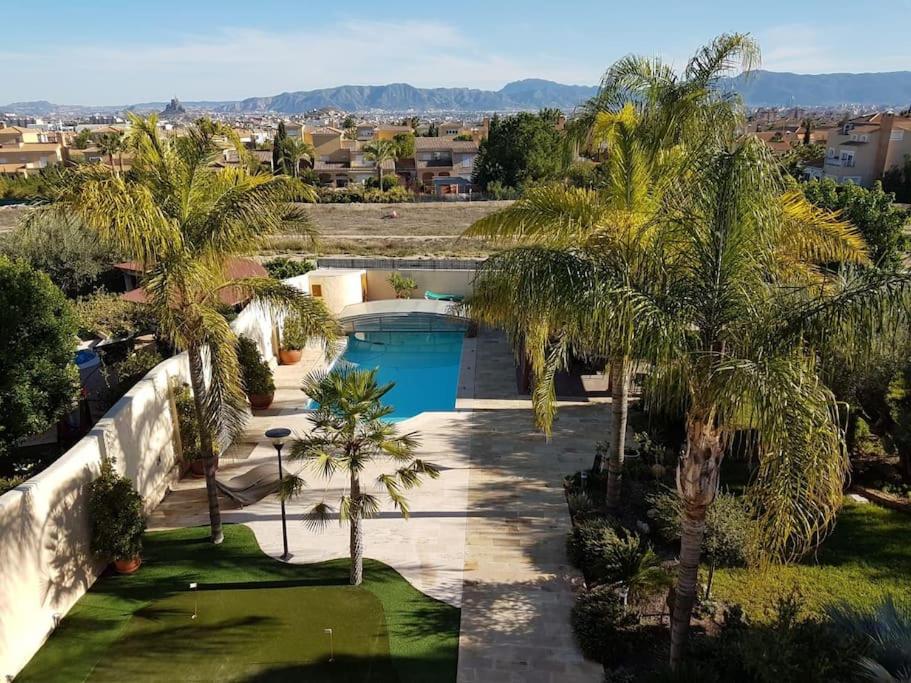 chalet & piscina-jardín-barbacoa
