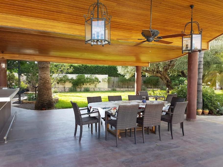 chalet & piscina-jardín-barbacoa