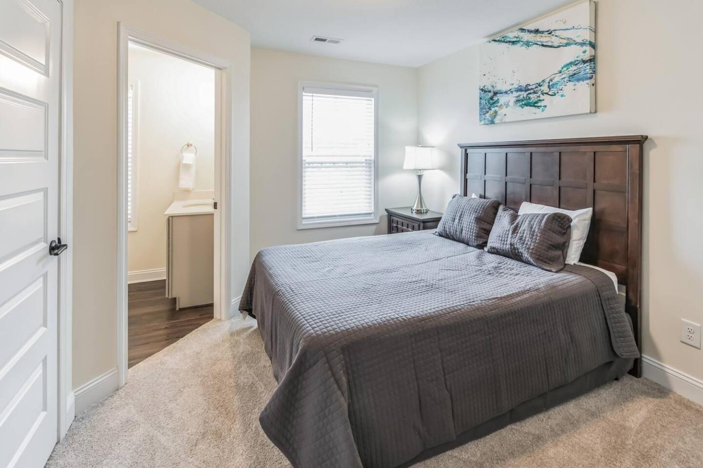 Alto J6 Secluded 2BR25 Bth luxury Unit view 3