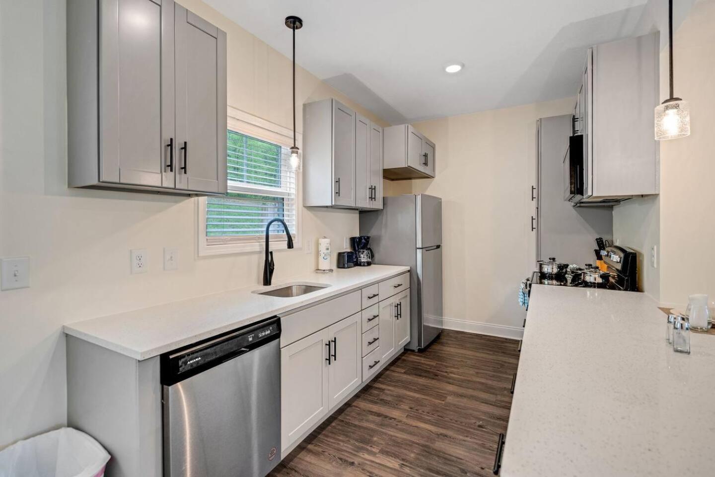 Alto J6 Secluded 2BR25 Bth luxury Unit view 5