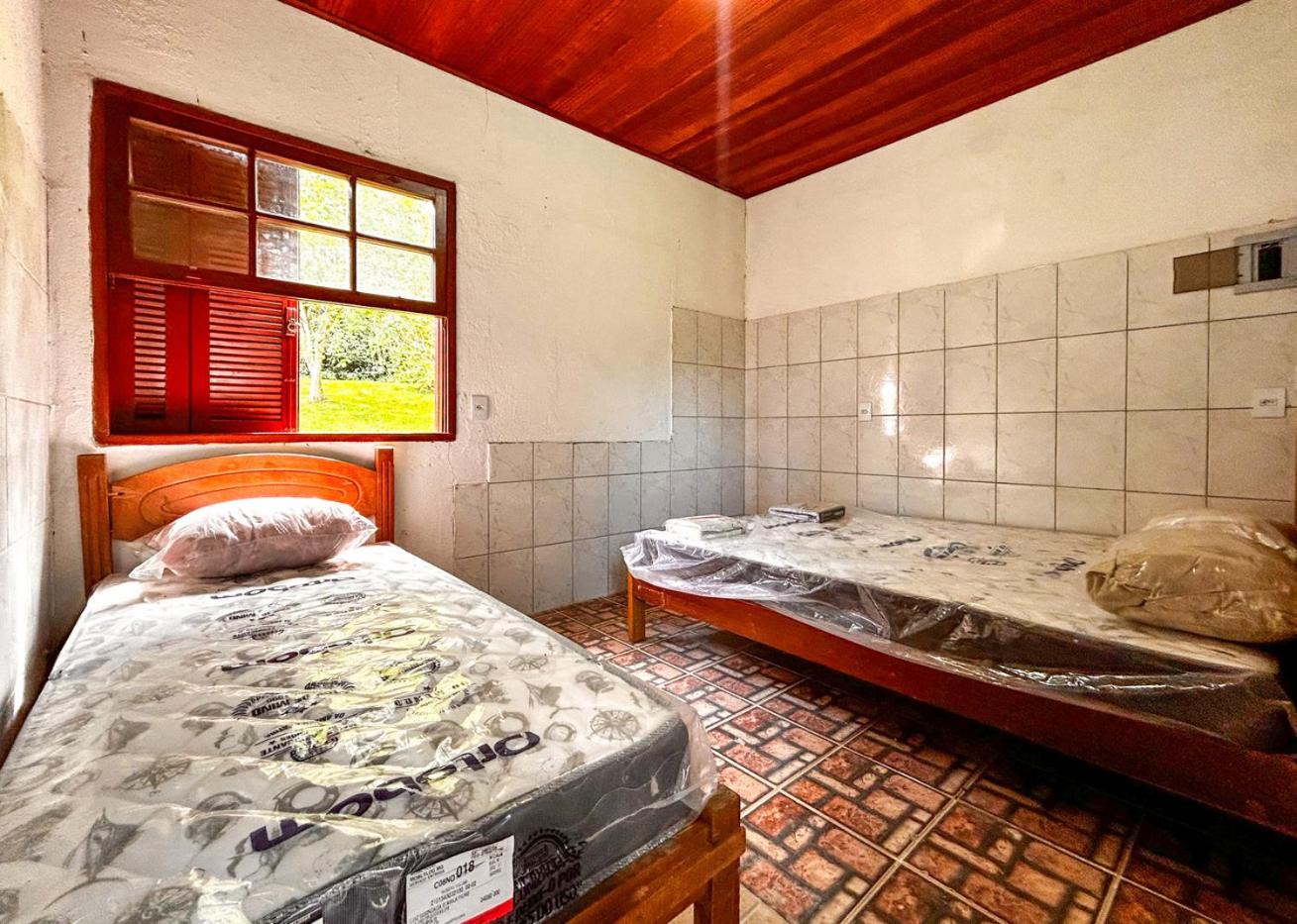 Casa de campo com piscina e churrasqueira