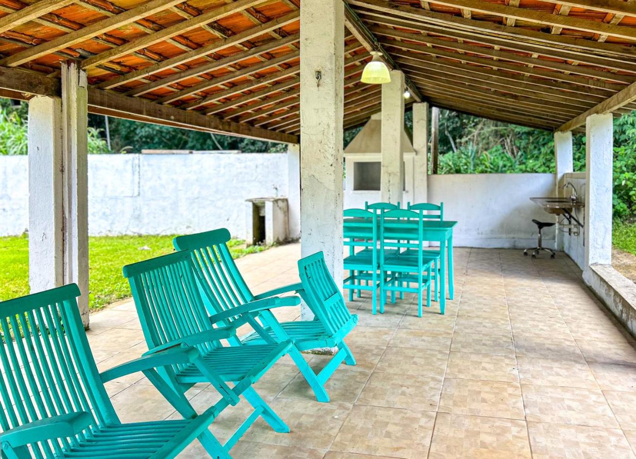 Casa de campo com piscina e churrasqueira