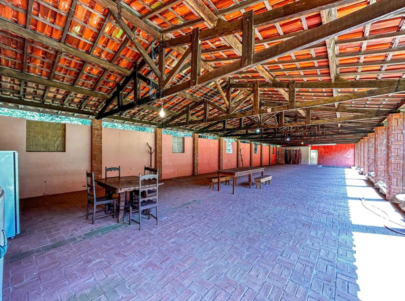 Casa de campo com piscina e churrasqueira