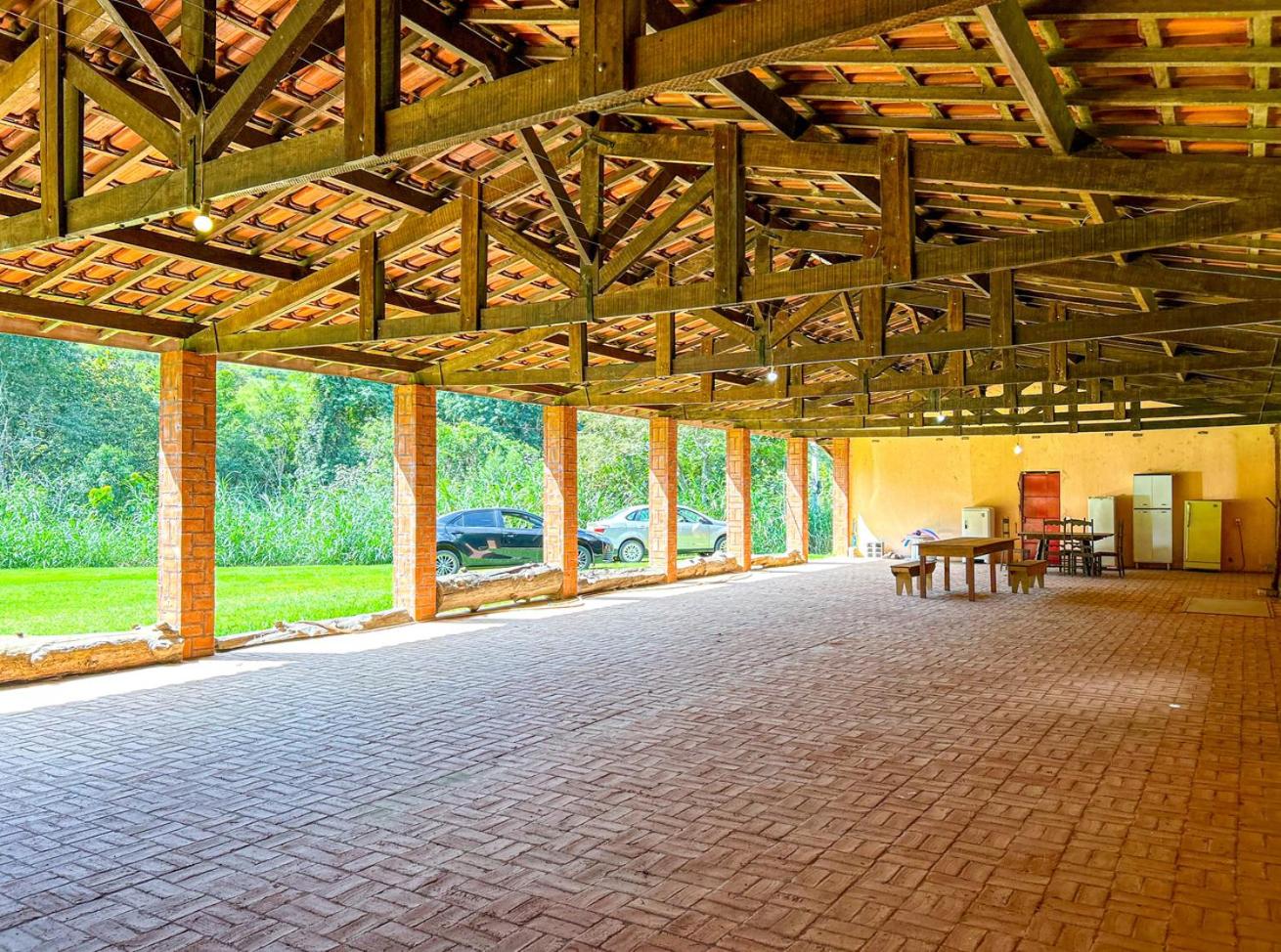 Casa de campo com piscina e churrasqueira