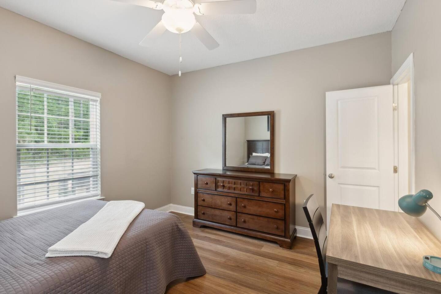 Cypress 43 1bd1b With Full Kitchen Equip view 3