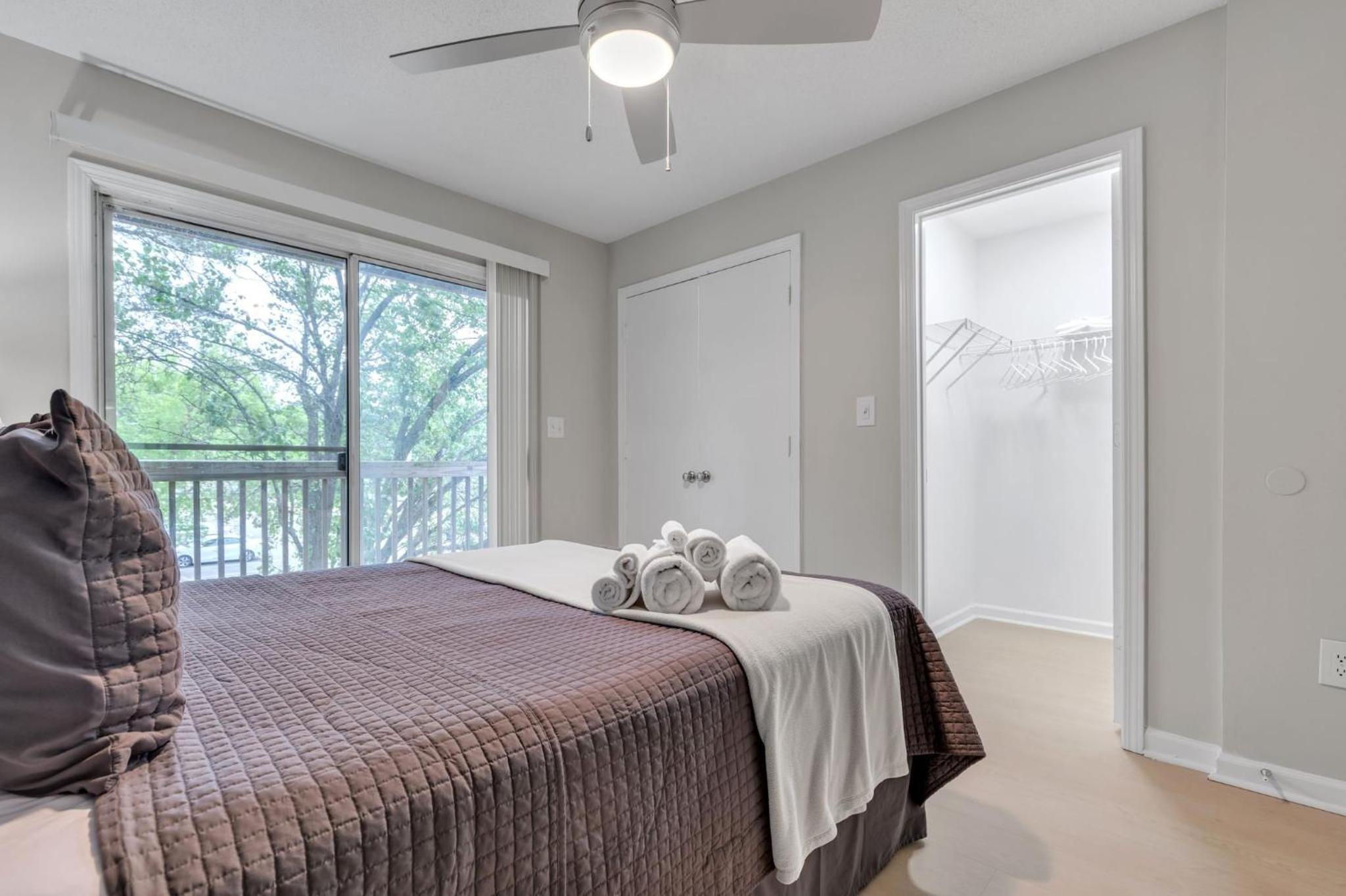 Cb 207 Modern & Professional, Fayetteville Charm view 4
