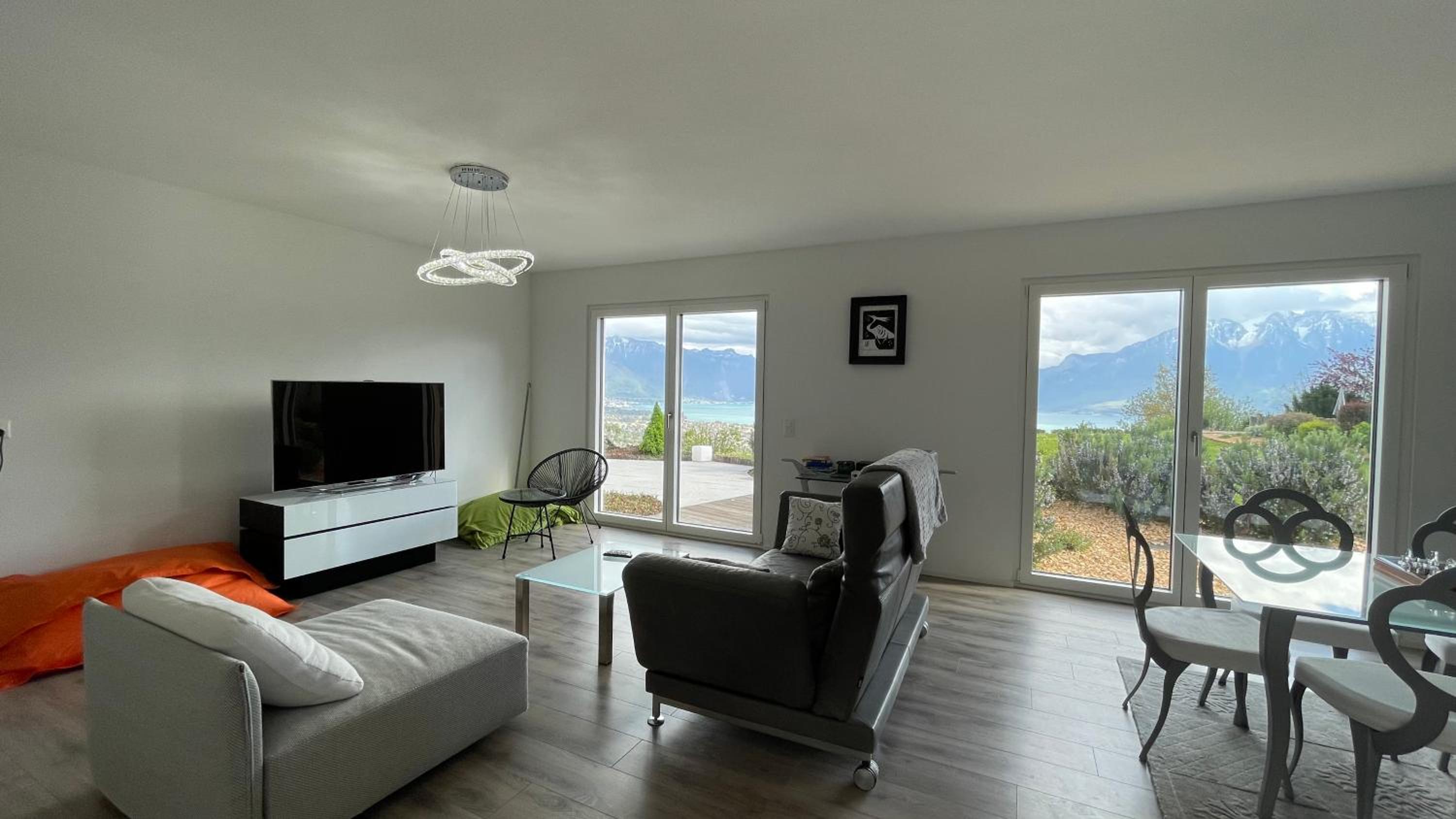 Le Chardonne - Designer's home with a stunning lake and mountain view