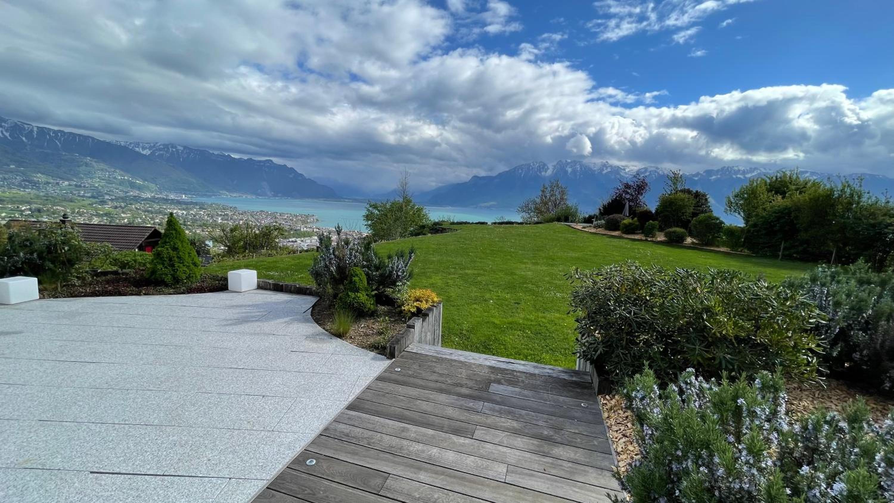Le Chardonne - Designer's home with a stunning lake and mountain view
