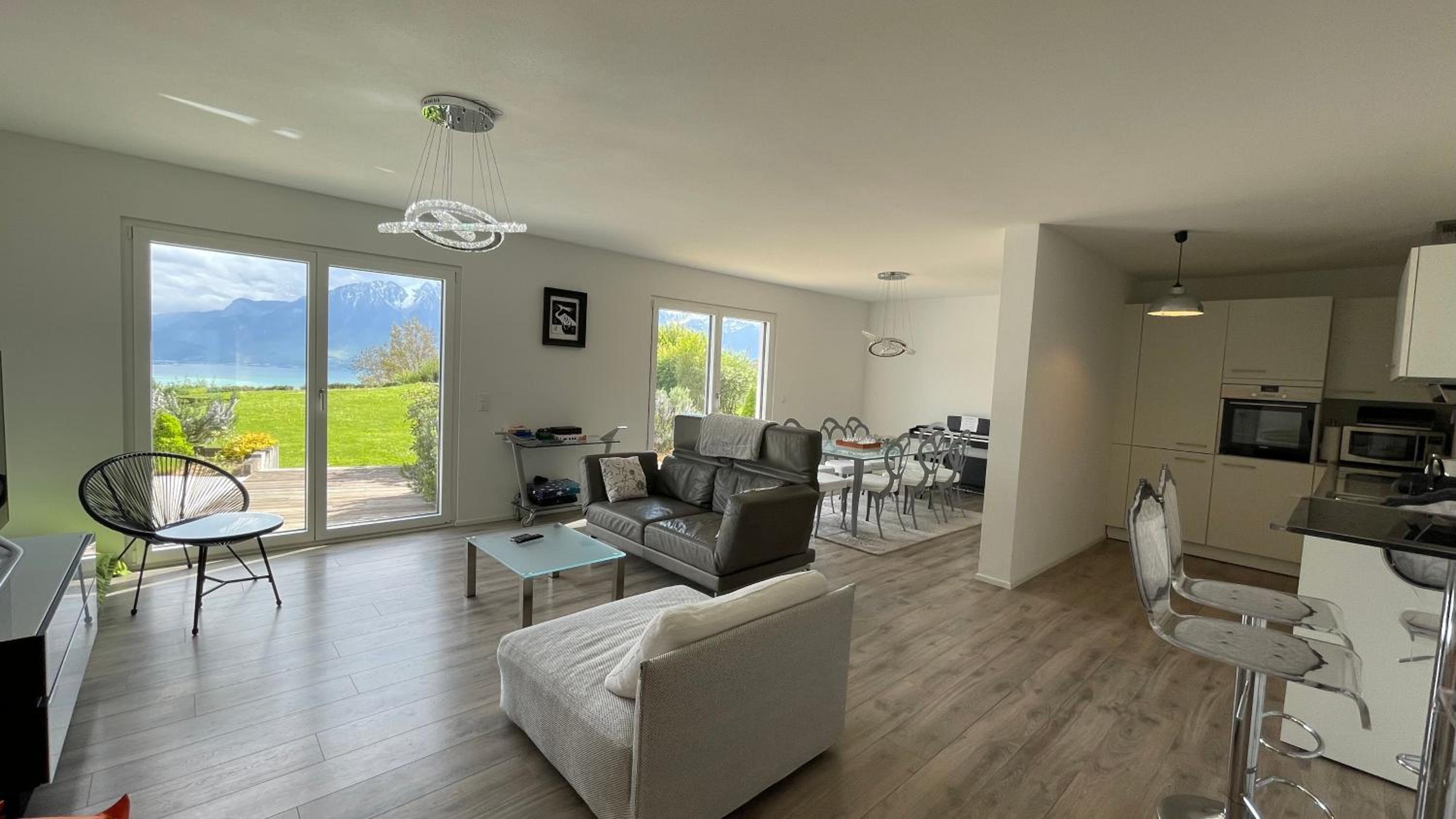 Le Chardonne - Designer's home with a stunning lake and mountain view