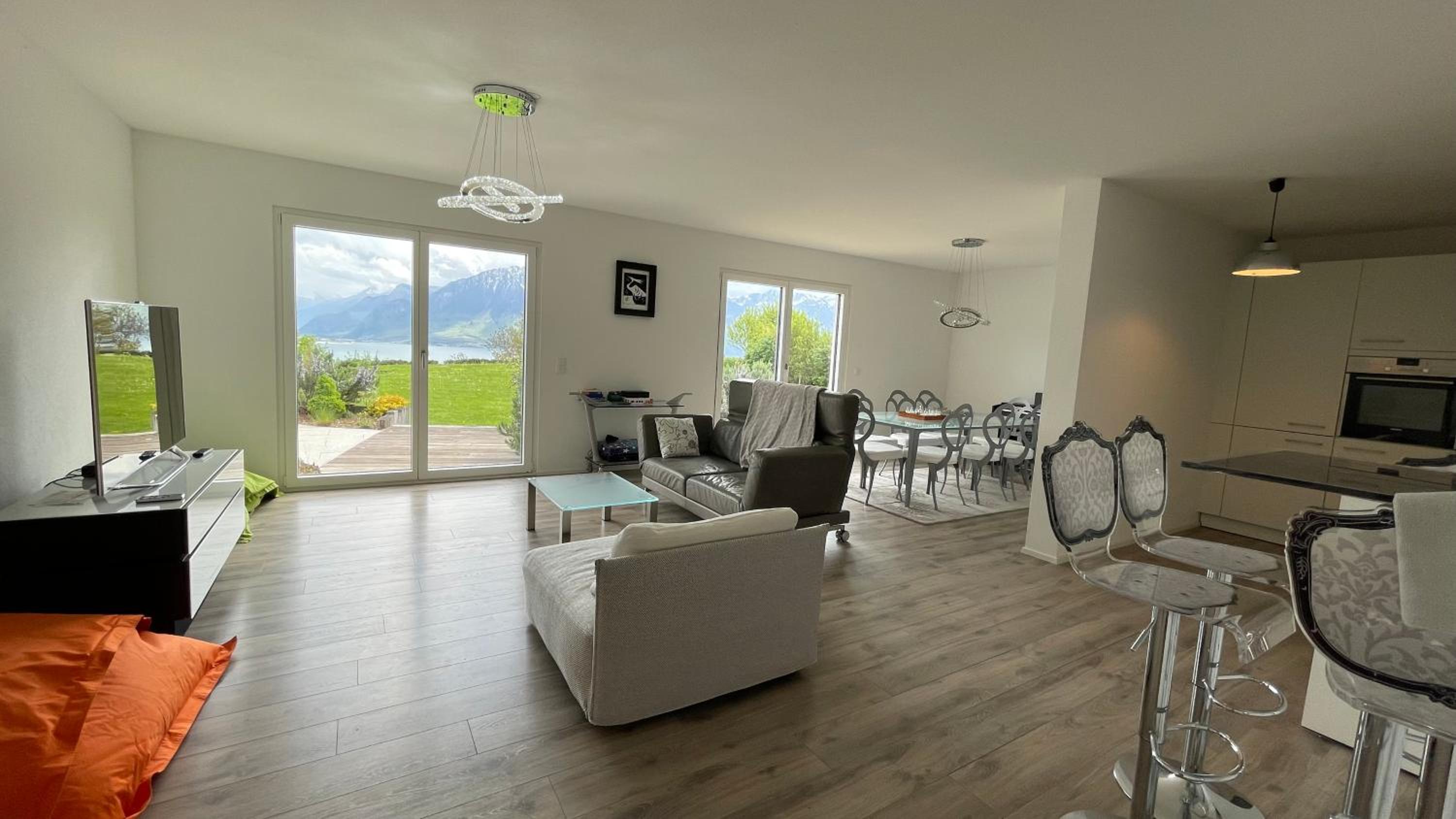 Le Chardonne - Designer's home with a stunning lake and mountain view