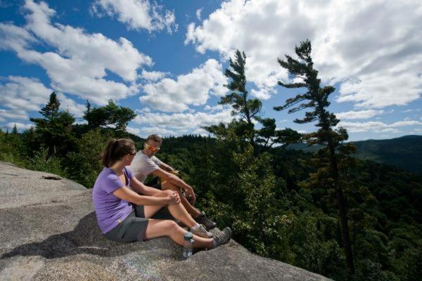 Tremblant Oasis: Luxury, Nature, Hot Tub, Views!