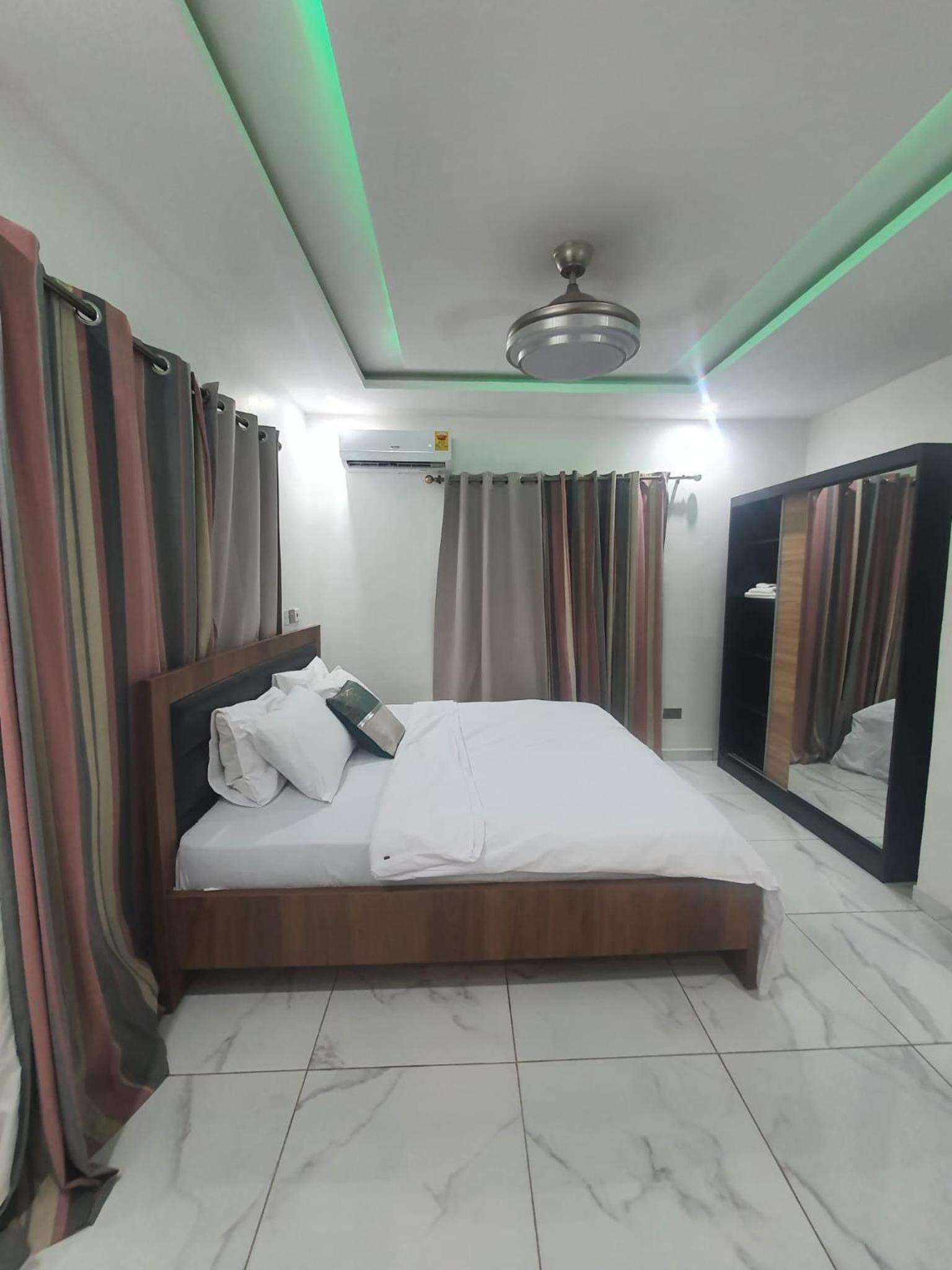 Queen B Palace view 4