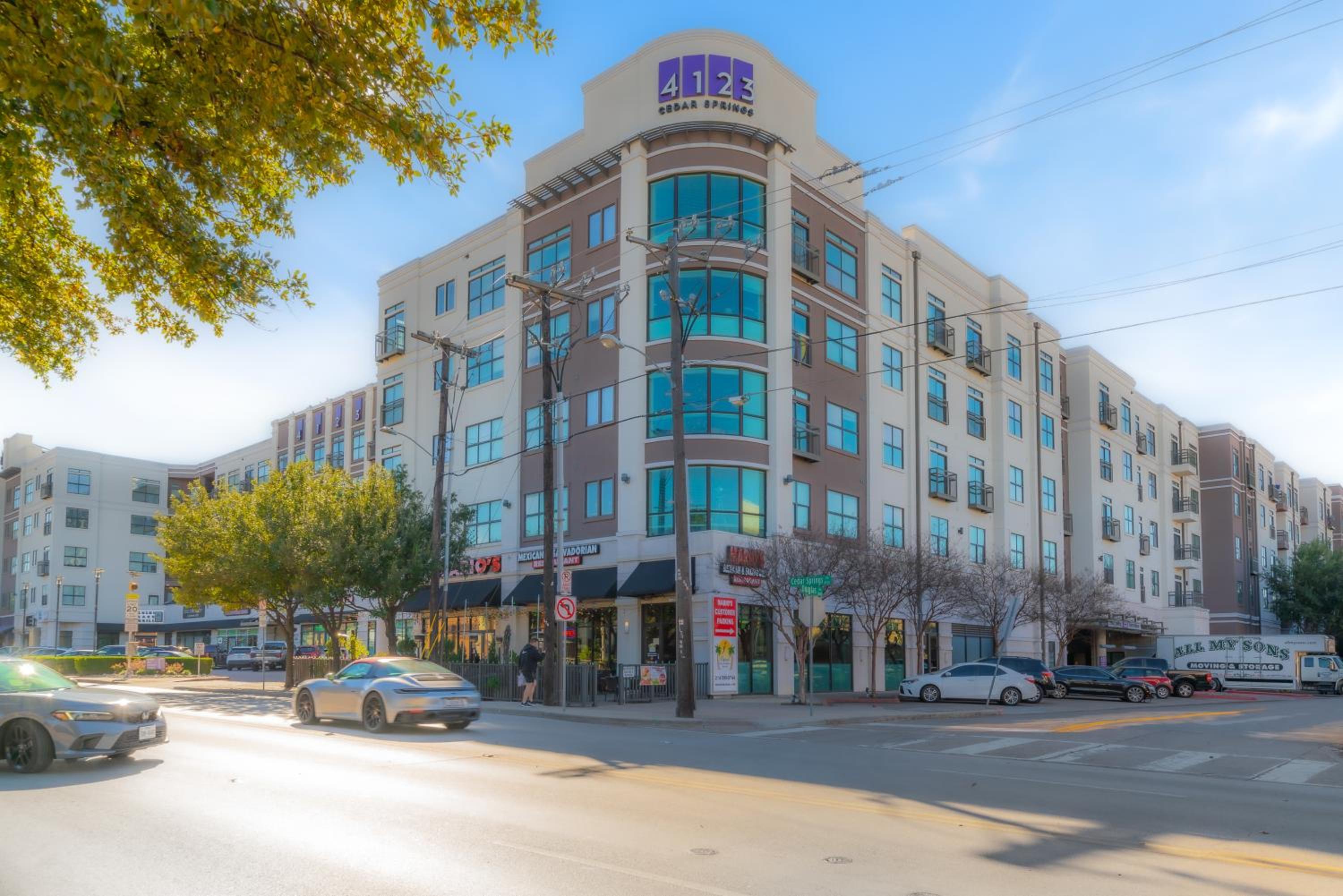 Cs 4516 Lovely Apartment In Uptown Hub view 5