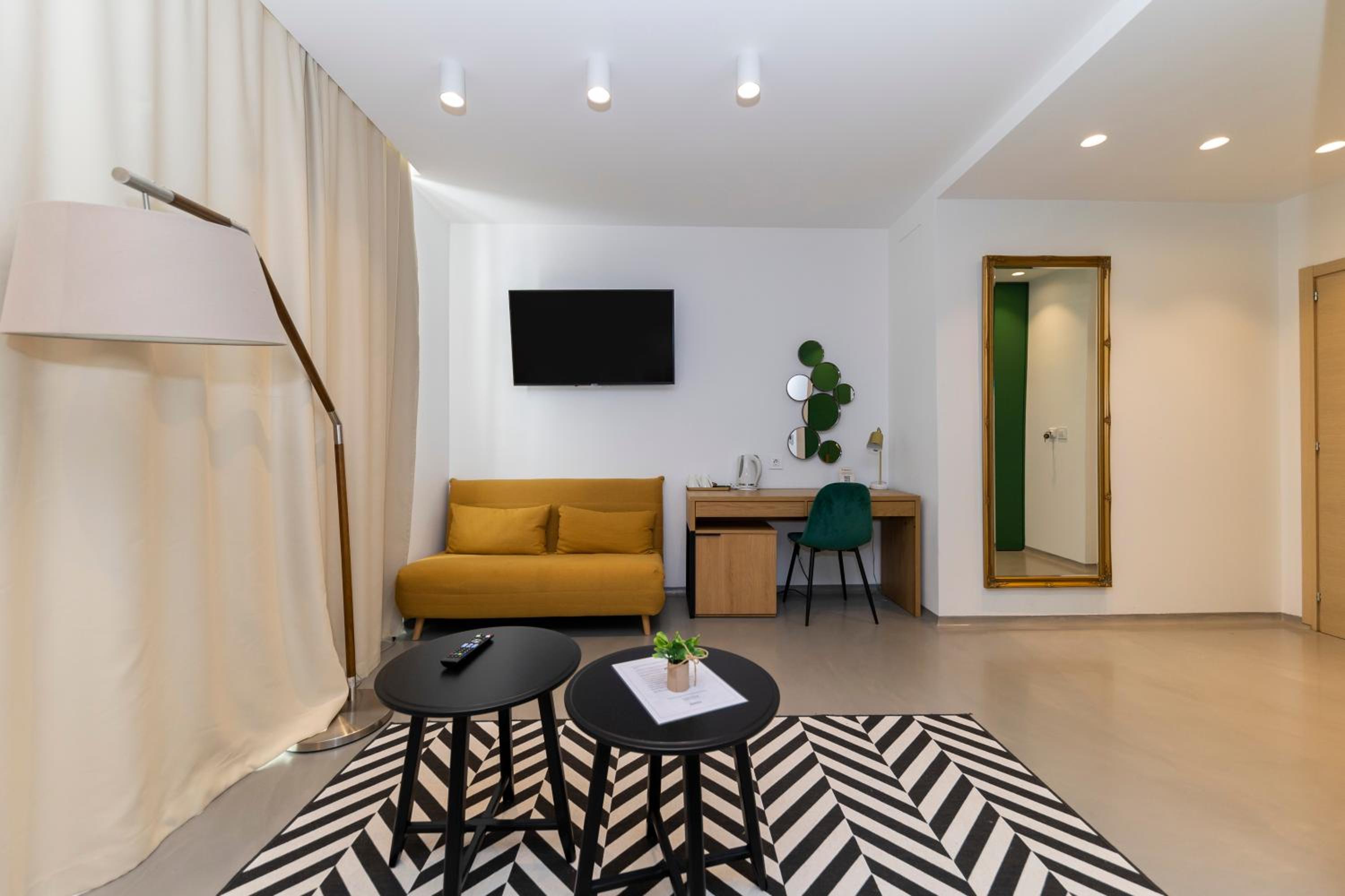 White Rooms by Belmont Realty view 5