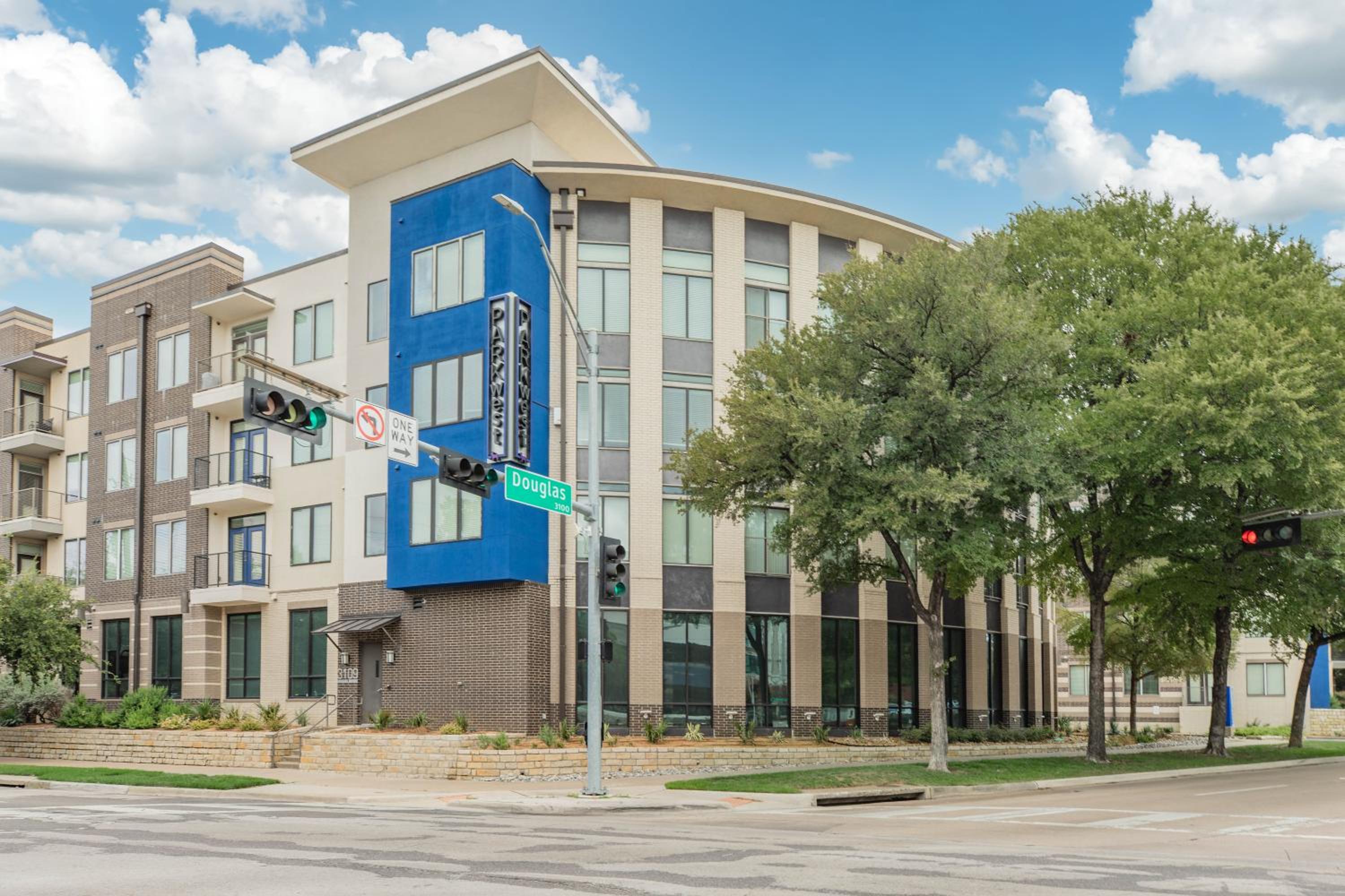 Park West 202 Uptown Haven, Pool, Gym, Parking