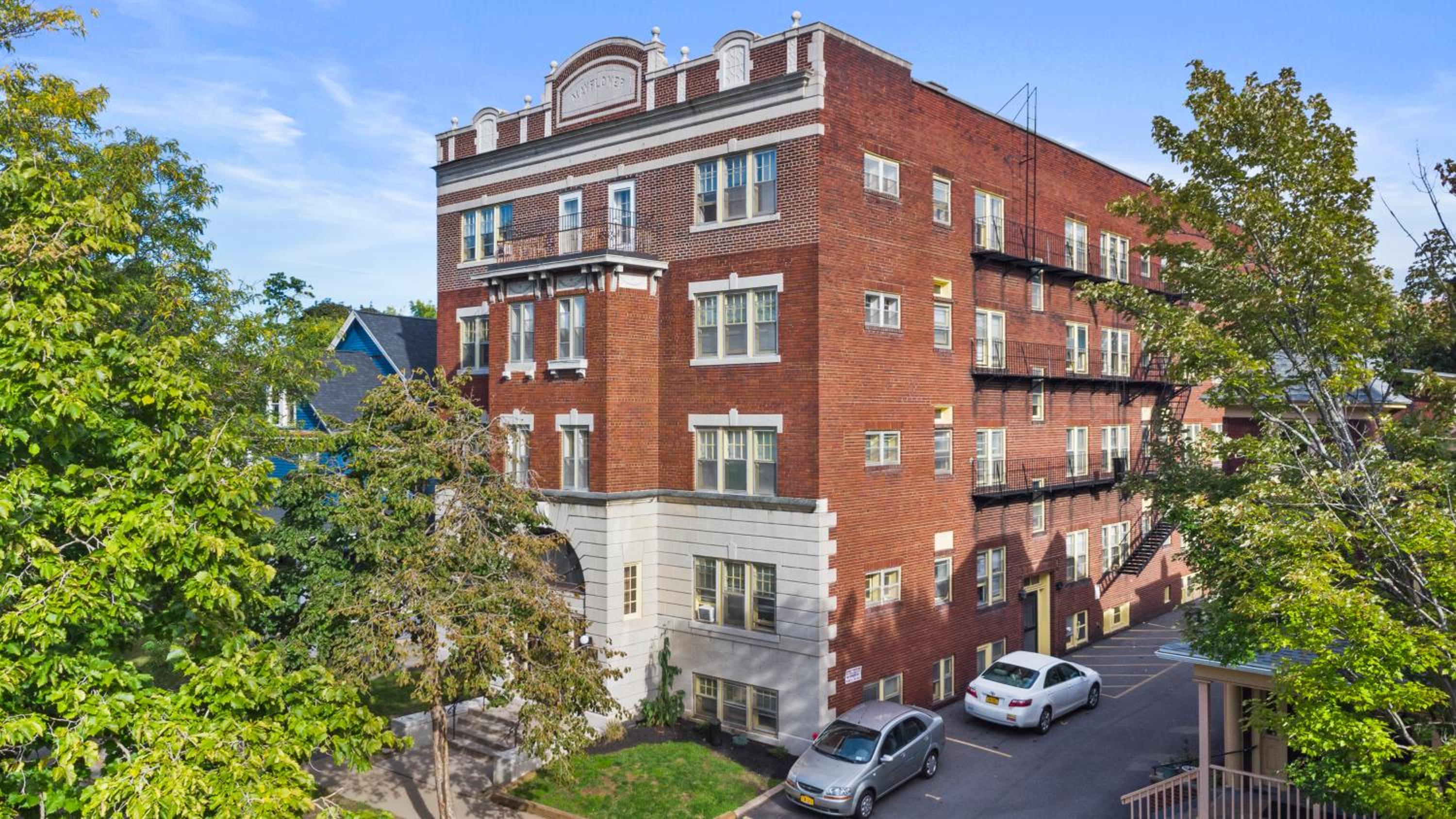 Mayflower 208 Spectacular Studio Apartment view 2