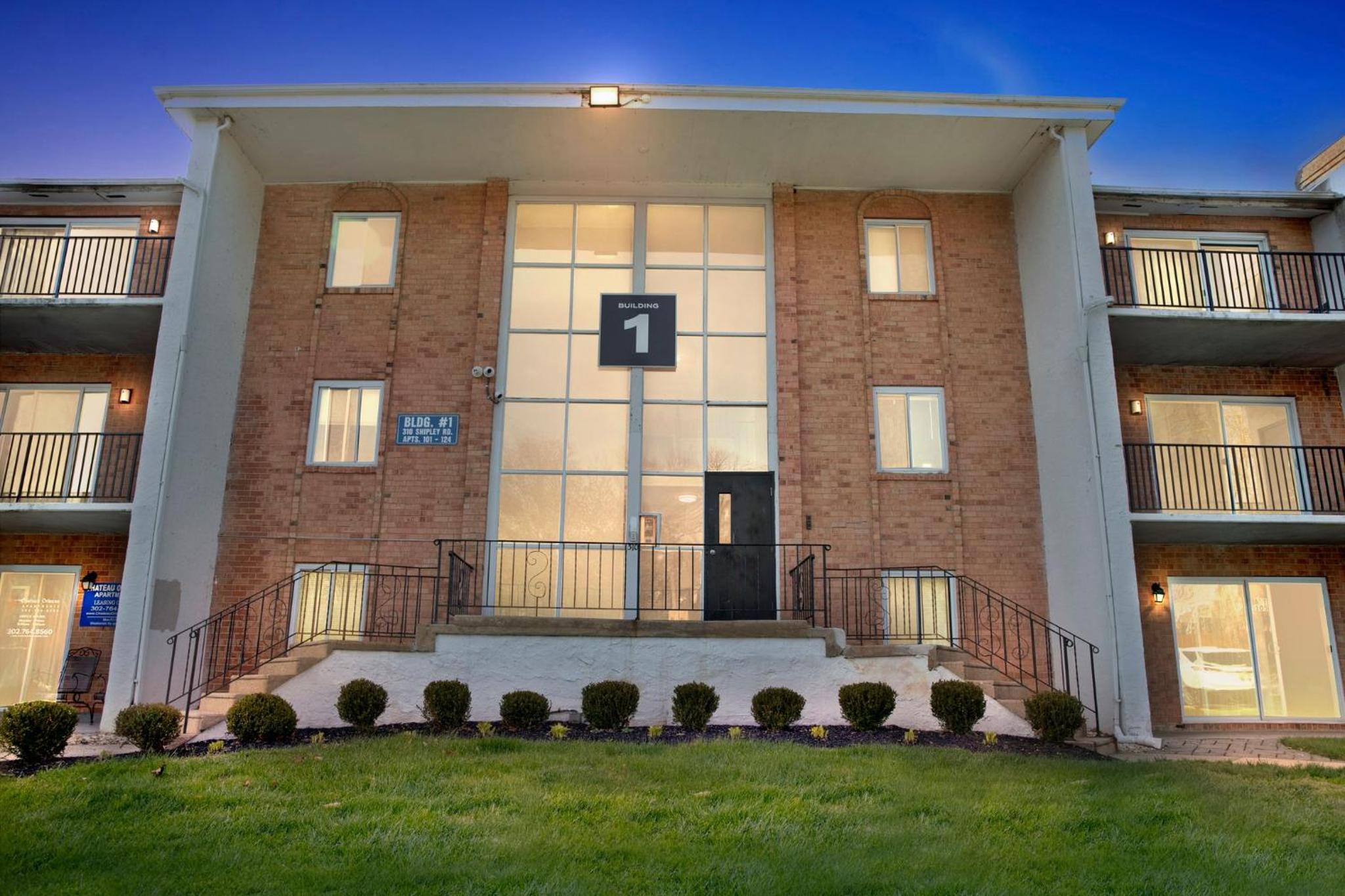 Luxury On A Budget! Spacious Retreat Awaits view 4