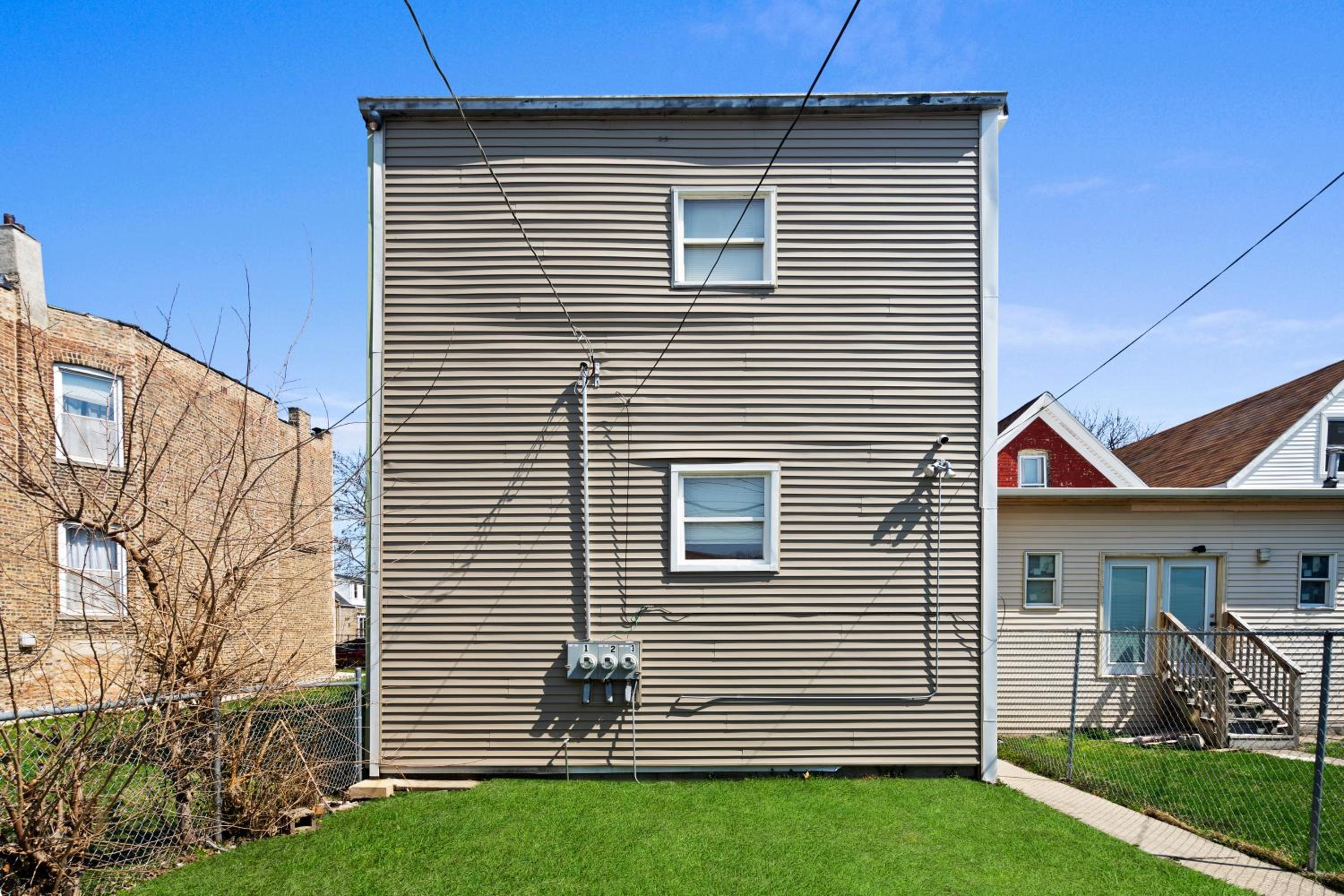 Newly rehabbed Greystone with 2 private apartments, backyard, garage, laundry, close to expressway view 4