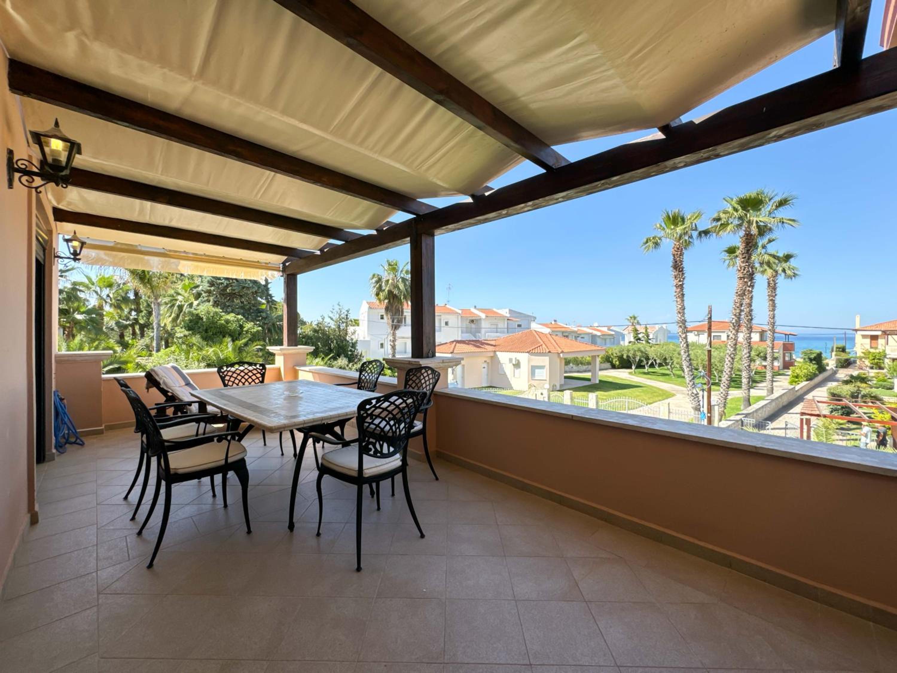 Luxury Seaside Apt In Pefkochori Featuring Pool view 4