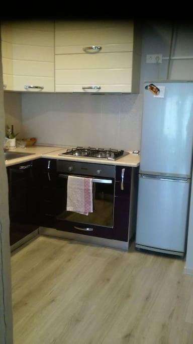 Spacious 1bedroom apartment, w free parking, w pet view 2