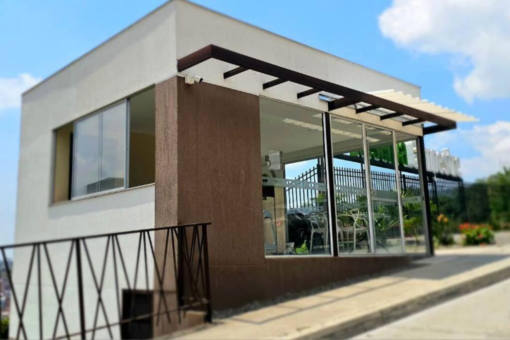 Sobre Panamericana Cerca a Aeropuerto & Expoferias