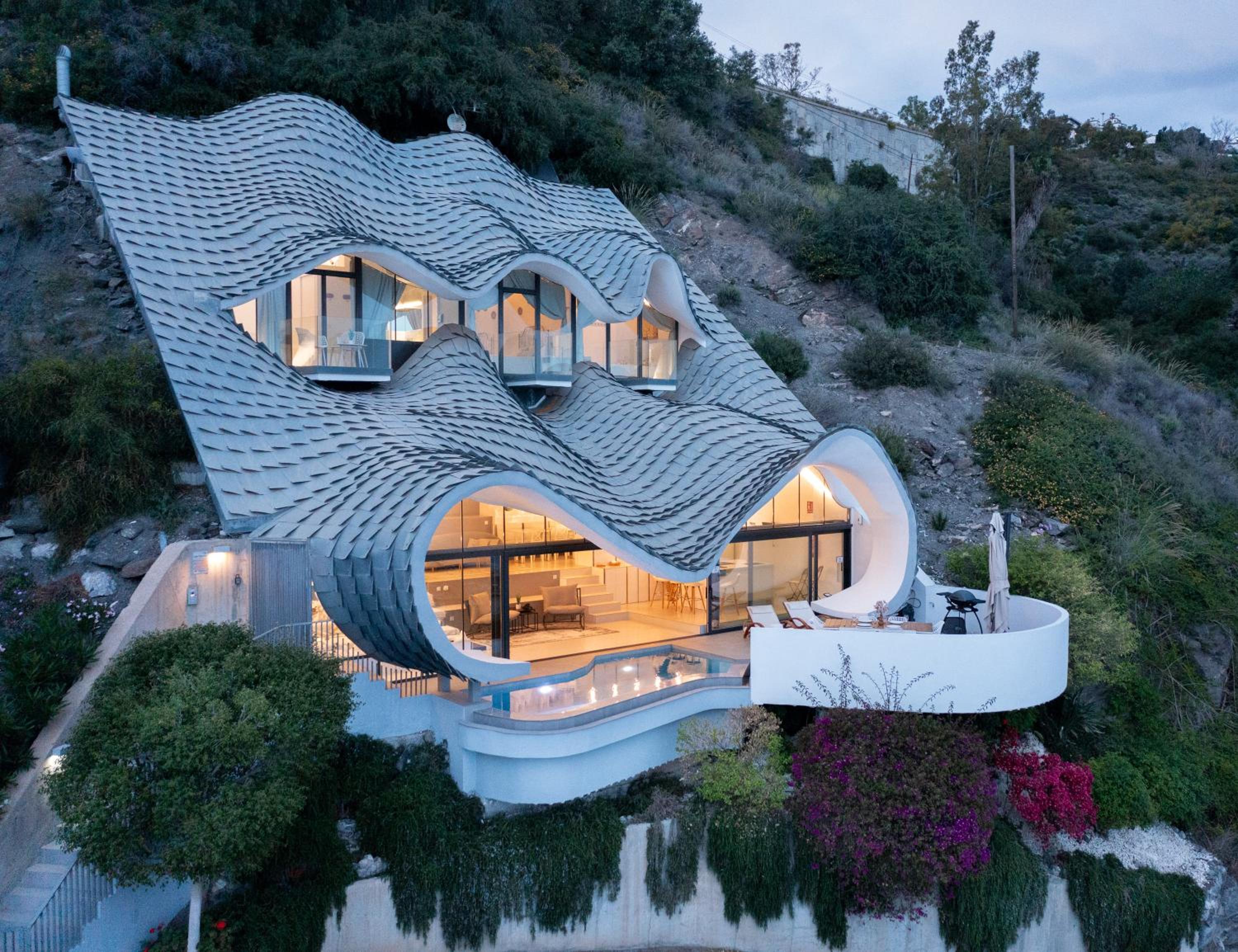 RentitSpain - Casa Acantilado - Lujo y Estilo Frente a la Costa Tropical
