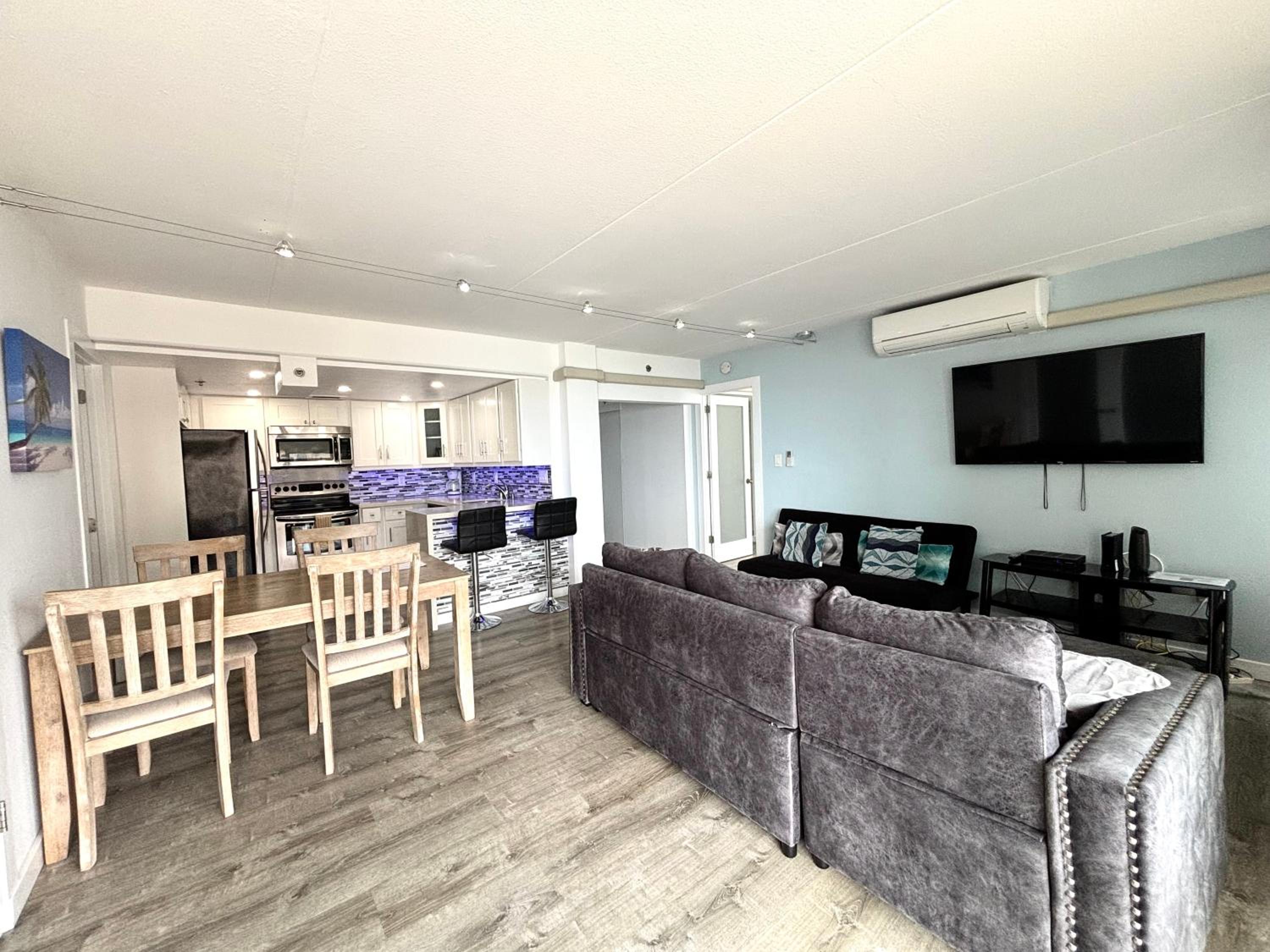 IA1822 Ilikai Apt 1822 Ocean Fireworks view Remodeled 2BR 2BA view 2