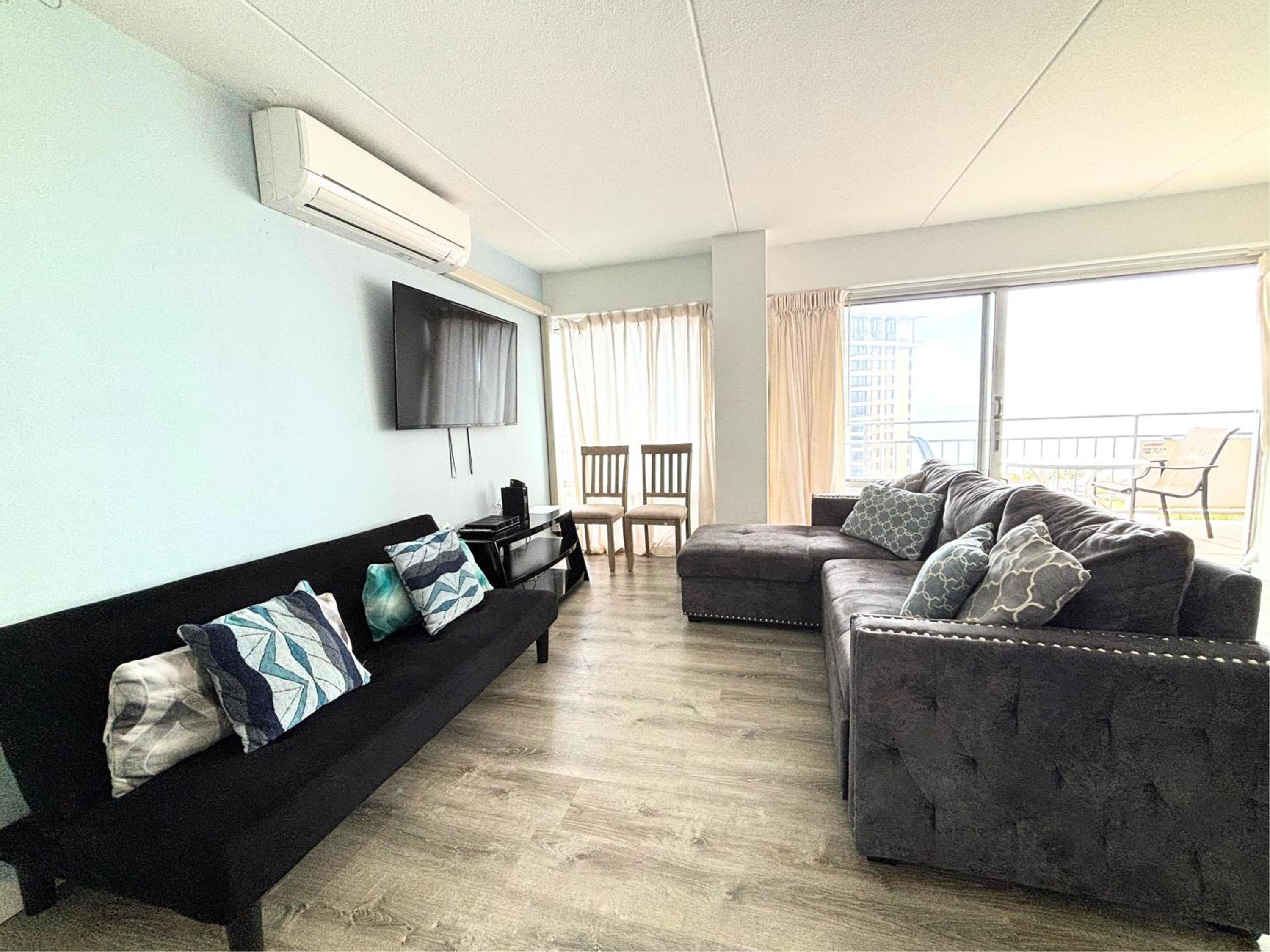 IA1822 Ilikai Apt 1822 Ocean Fireworks view Remodeled 2BR 2BA view 5