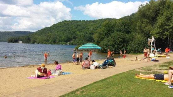 Tremblant Village Retreat!Steps to hill & trails