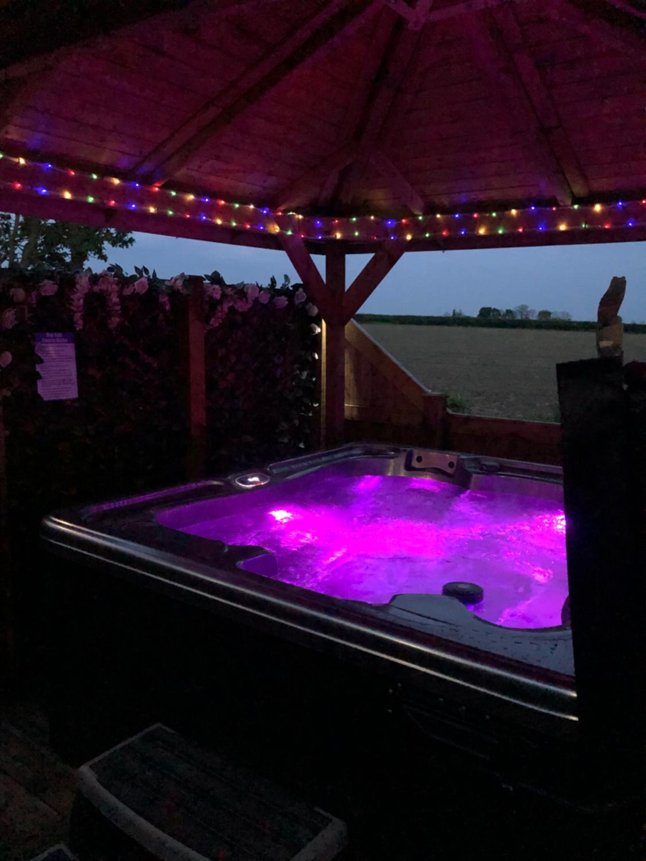 Couple’s Lodge With Hot Tub view 5
