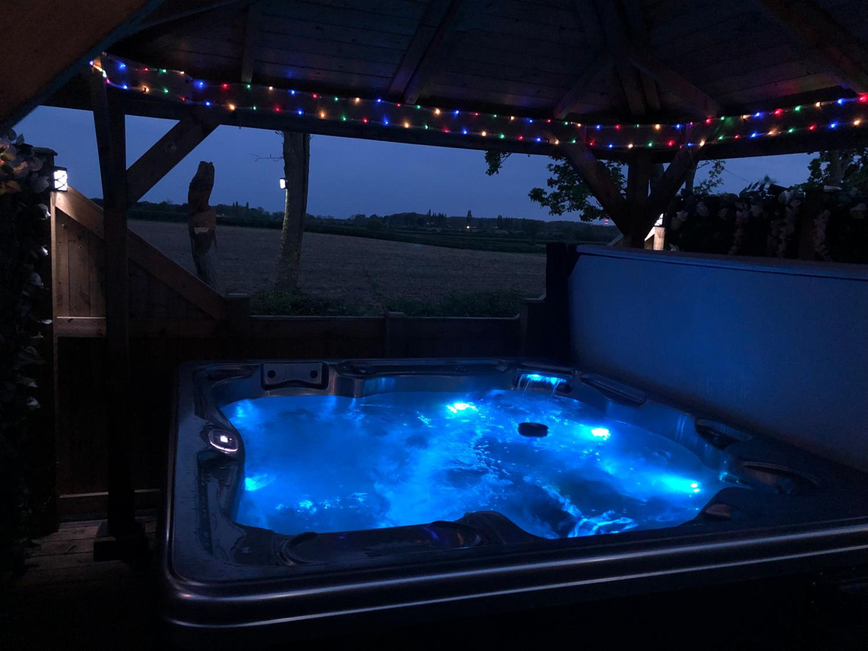 Couple’s Lodge With Hot Tub view 4